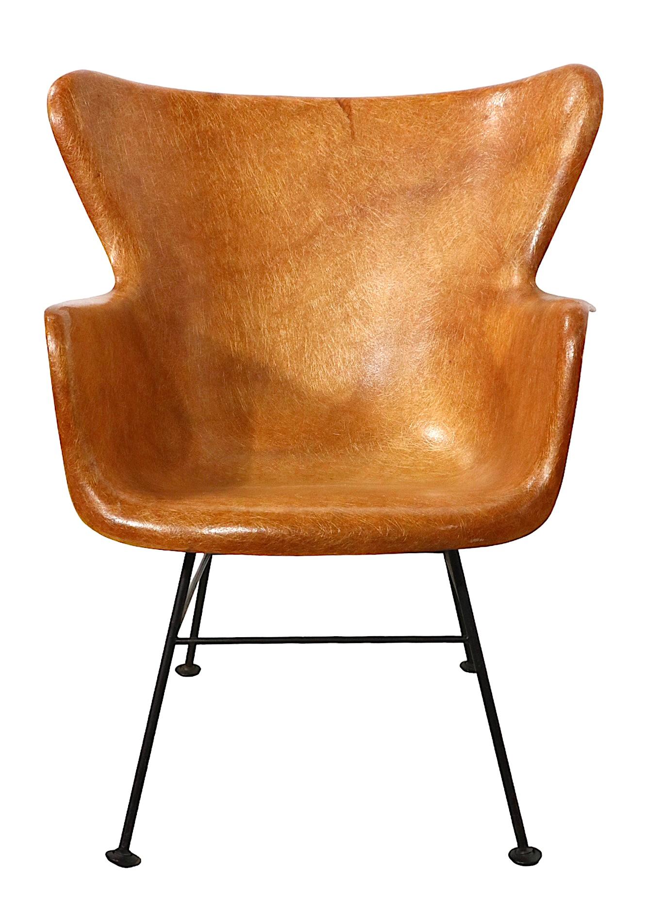 Iconic Mid Century Fiberglass Wingback Chair by Peabody for Selig, circa 1950s For Sale 3