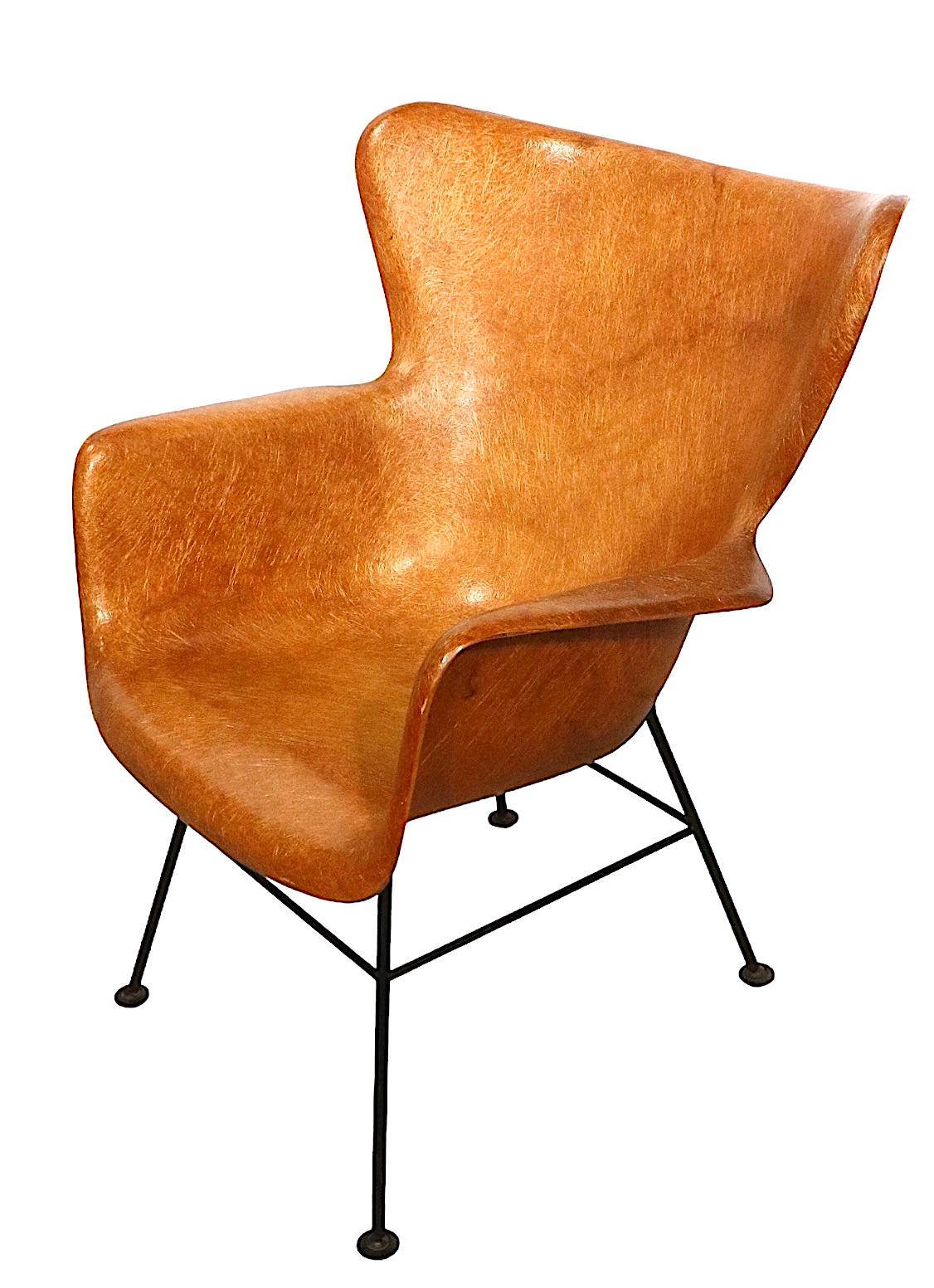 Mid-Century Modern Chaise Wingback iconique en fibre de verre du milieu du siècle par Peabody pour Selig, circa 1950s en vente