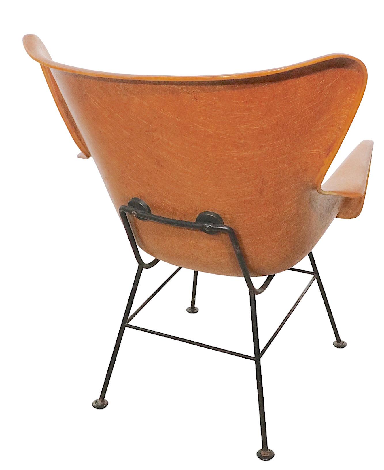 Fer forgé Chaise Wingback iconique en fibre de verre du milieu du siècle par Peabody pour Selig, circa 1950s en vente