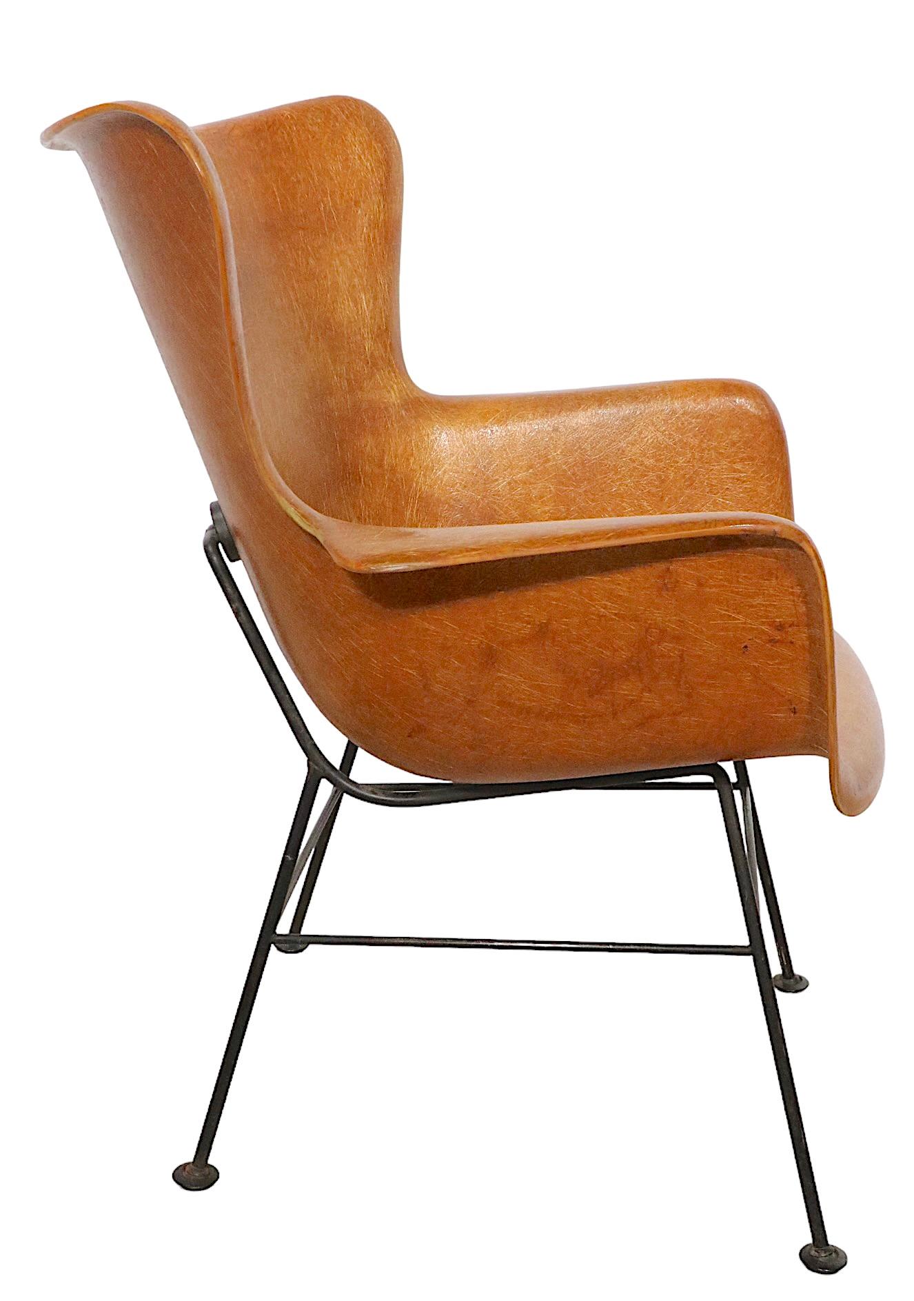 Iconic Mid Century Fiberglass Wingback Chair by Peabody for Selig, circa 1950s In Good Condition For Sale In New York, NY