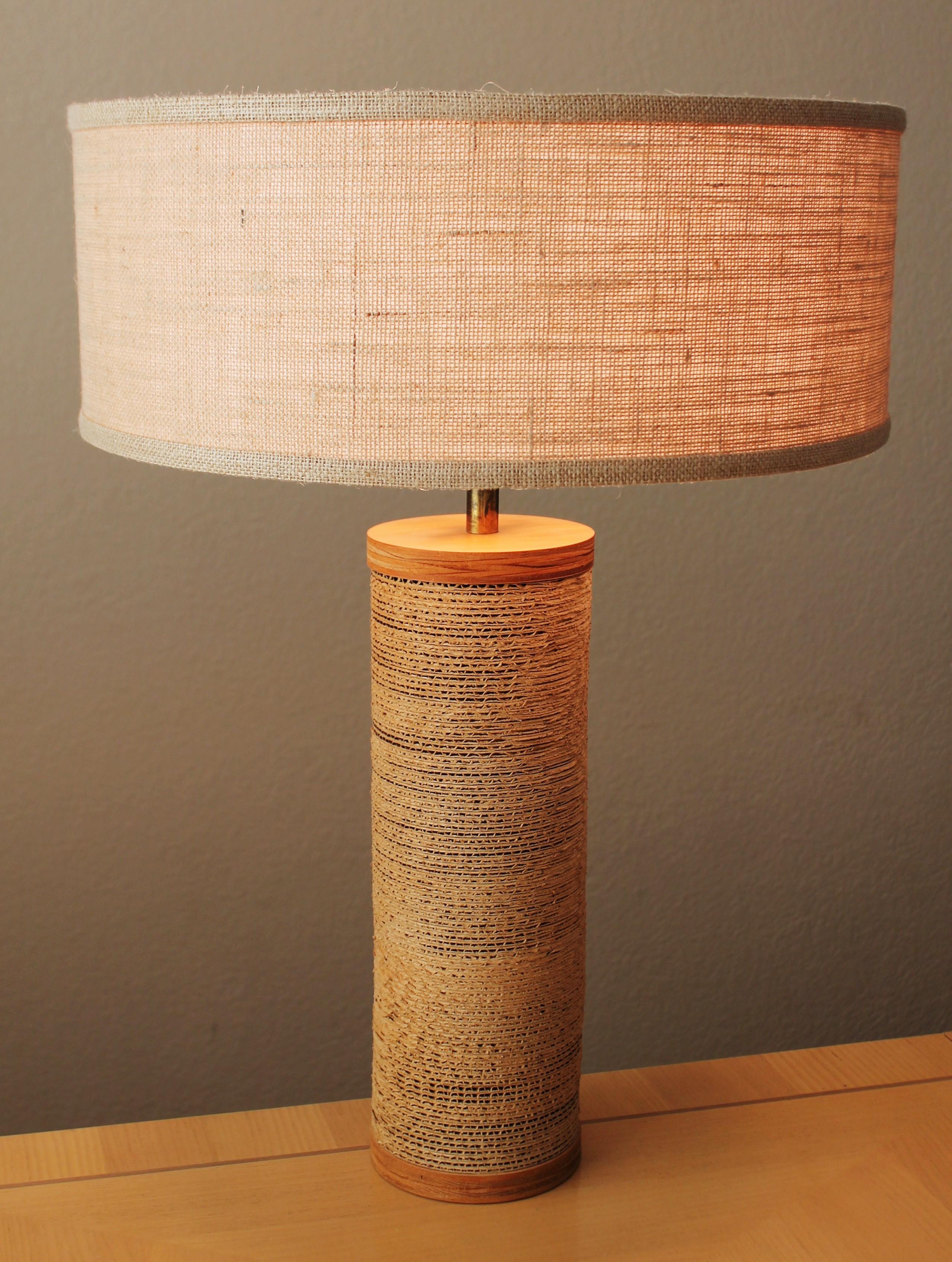 
MINTY & RARE!

MID CENTURY MODERN
GREGORY VAN PELT
CORRUGATED BOARD
TABLE  LAMP!

AN EXQUISITE EXAMPLE!

DIMENSIONS: APPROX. 28