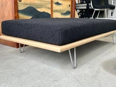 Iconico letto da giorno con gambe a perno della metà del secolo George Nelson per Herman Miller