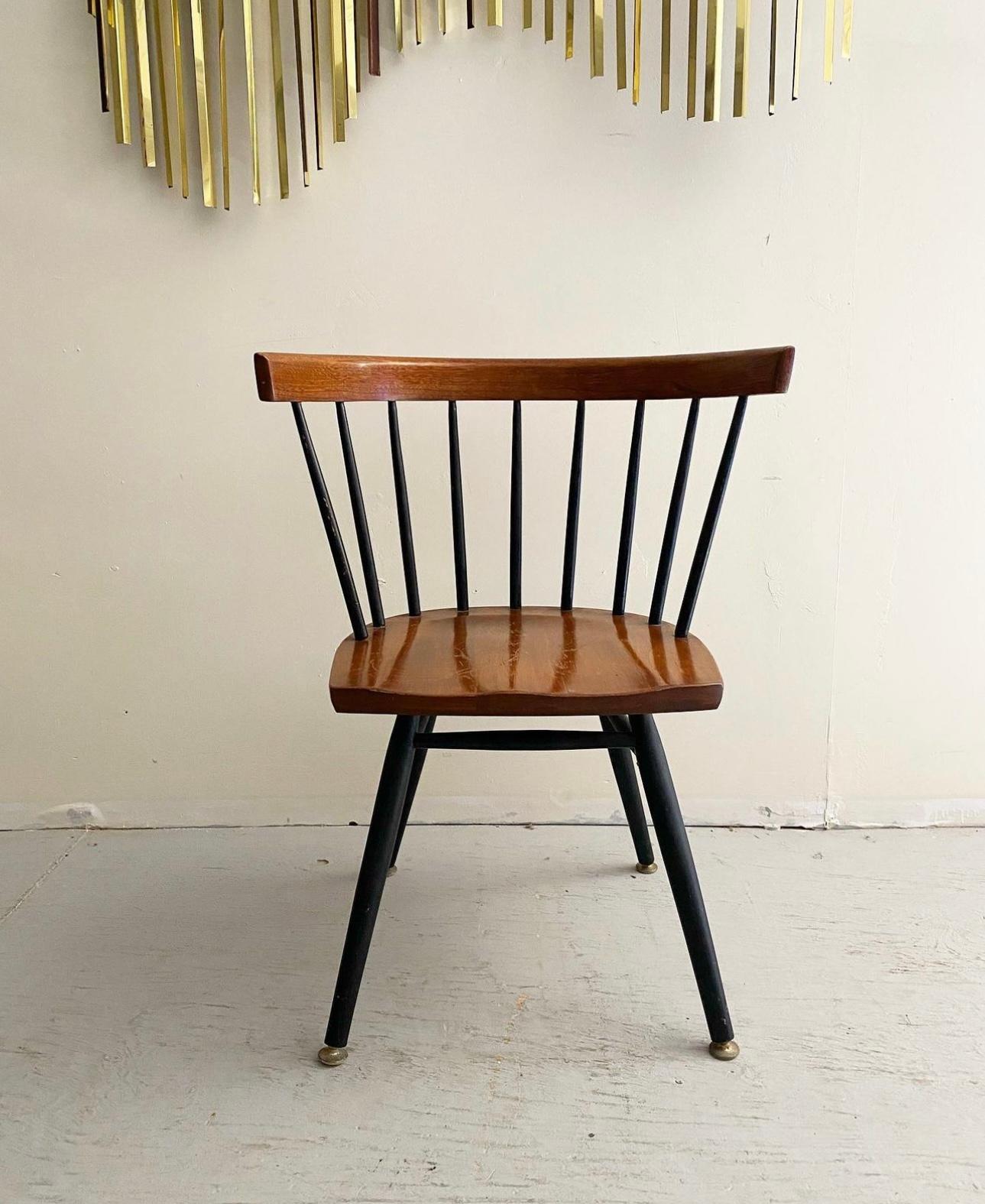 Iconic Mid-Century Modern Spindle Back “N19” Chair designed by George Nakashima. In Good Condition In Union City, NJ