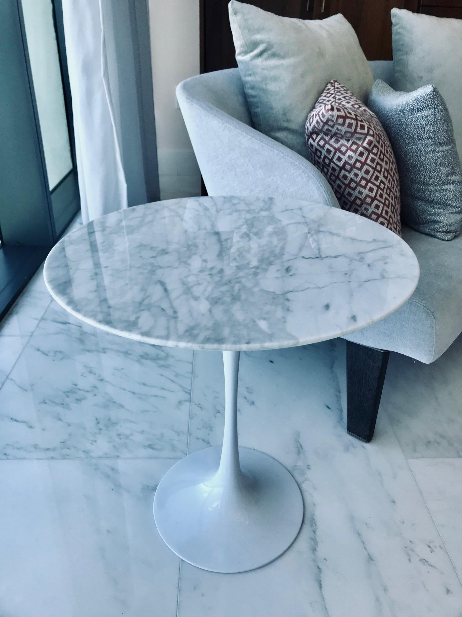 American Iconic Mid-Century Modern Tulip Side Table in Carrara Marble