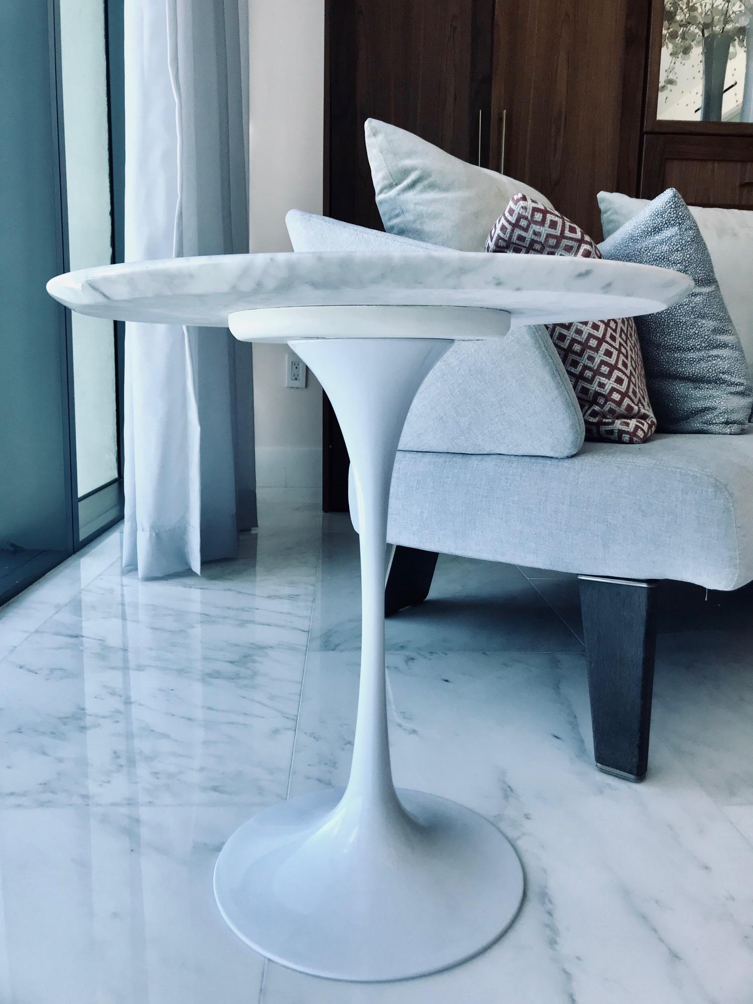 Steel Iconic Mid-Century Modern Tulip Side Table in Carrara Marble