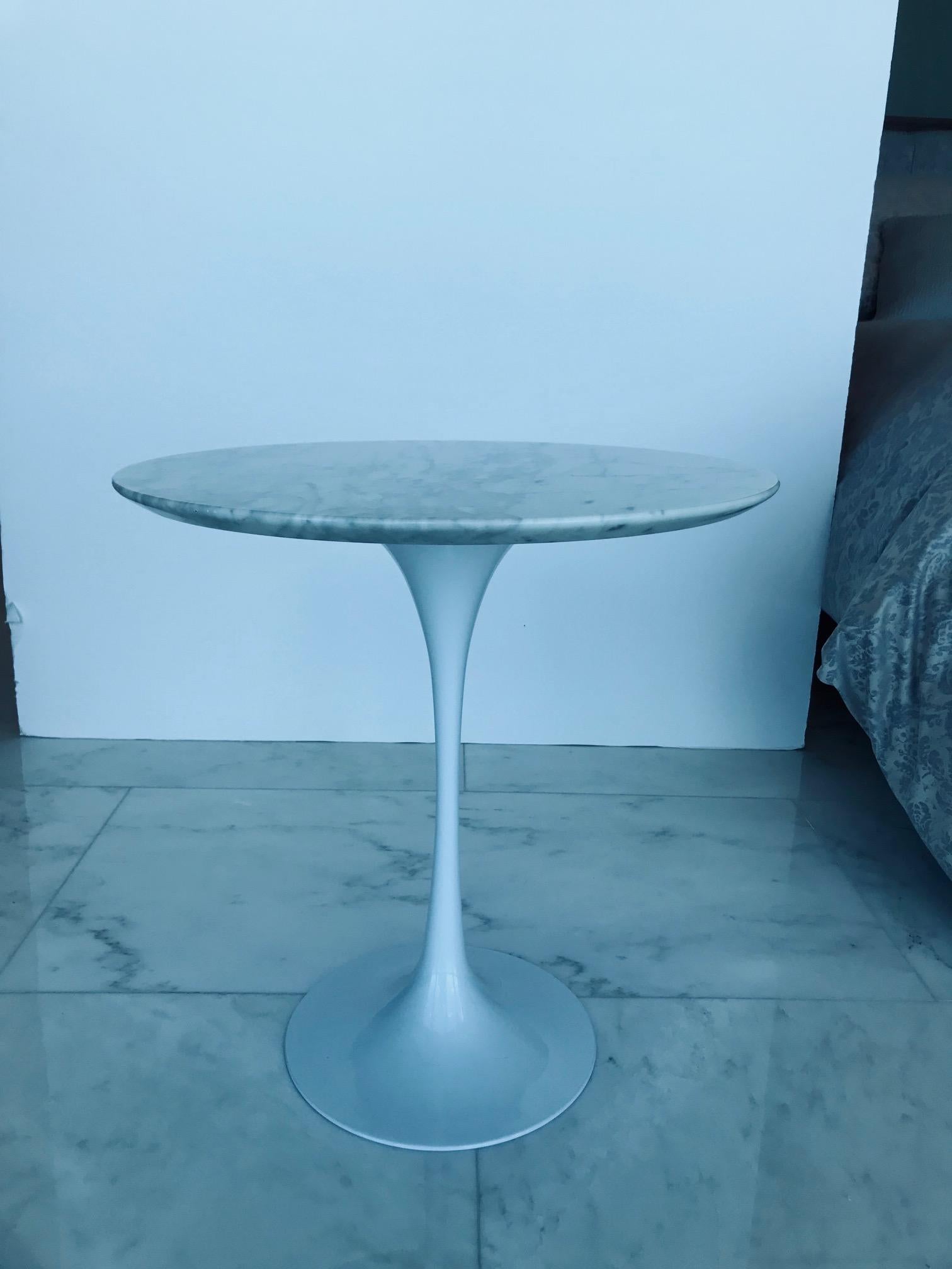 Iconic Mid-Century Modern Tulip Side Table in Carrara Marble 2
