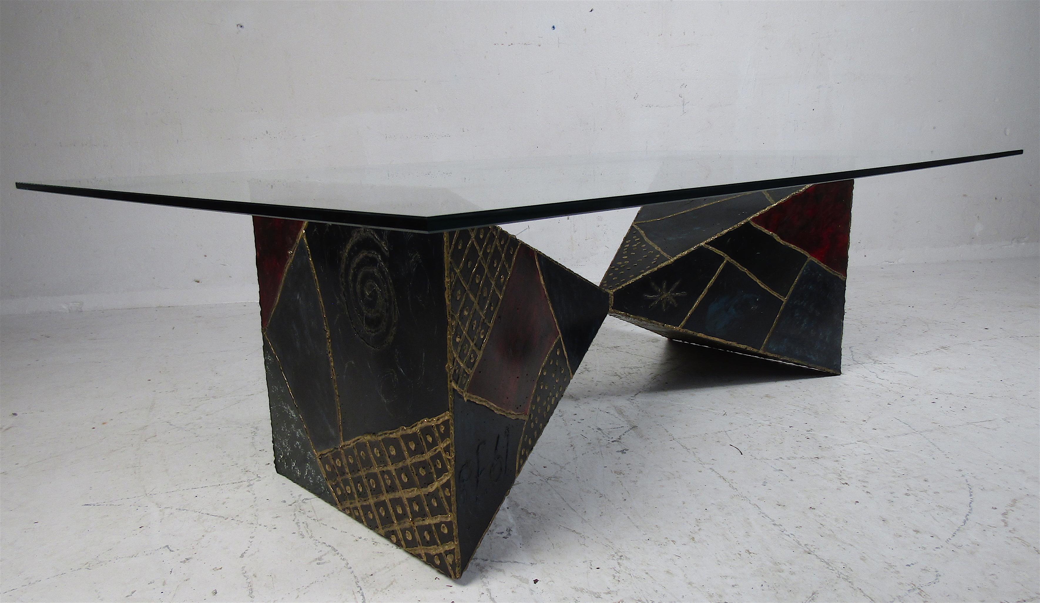 Stunning vintage modern welded metal base coffee table with a rectangular glass top. A sculptural base with two pyramid shaped welded together. The colorful design and thick glass top are sure to complement any modern interior. Paul Evans for