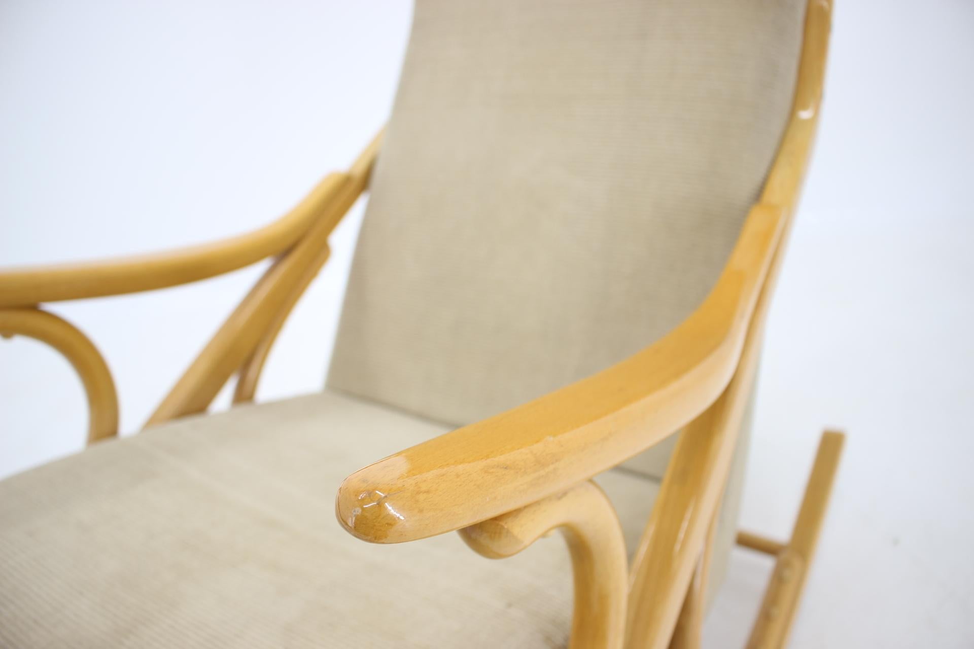 Fauteuil à bascule iconique du design du milieu du siècle / Expo:: 1958 Bon état - En vente à Praha, CZ