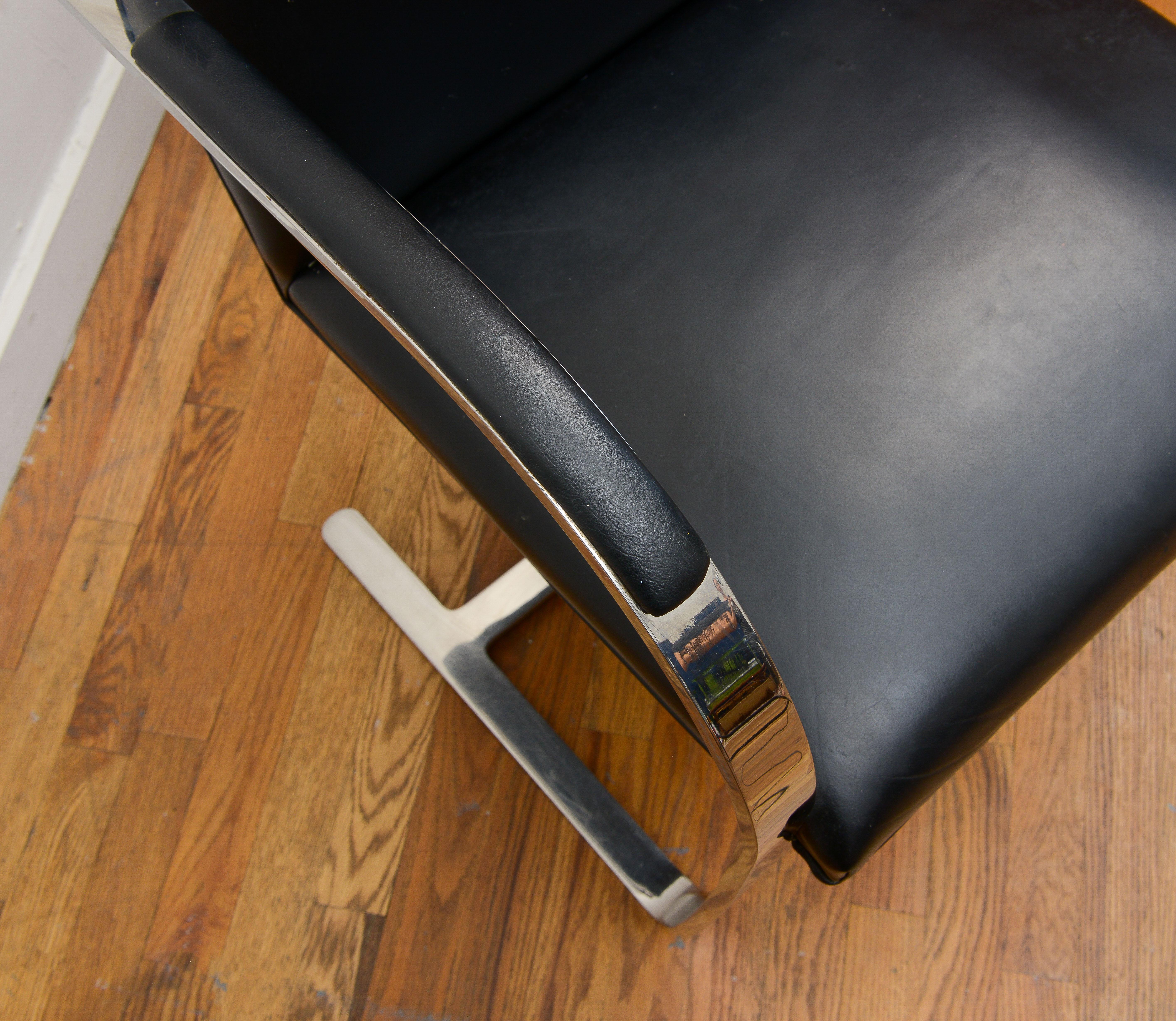 Iconic Mies van der Rohe BRNO Flat Bar Chair in Black Leather, 1990s In Good Condition For Sale In Brooklyn, NY