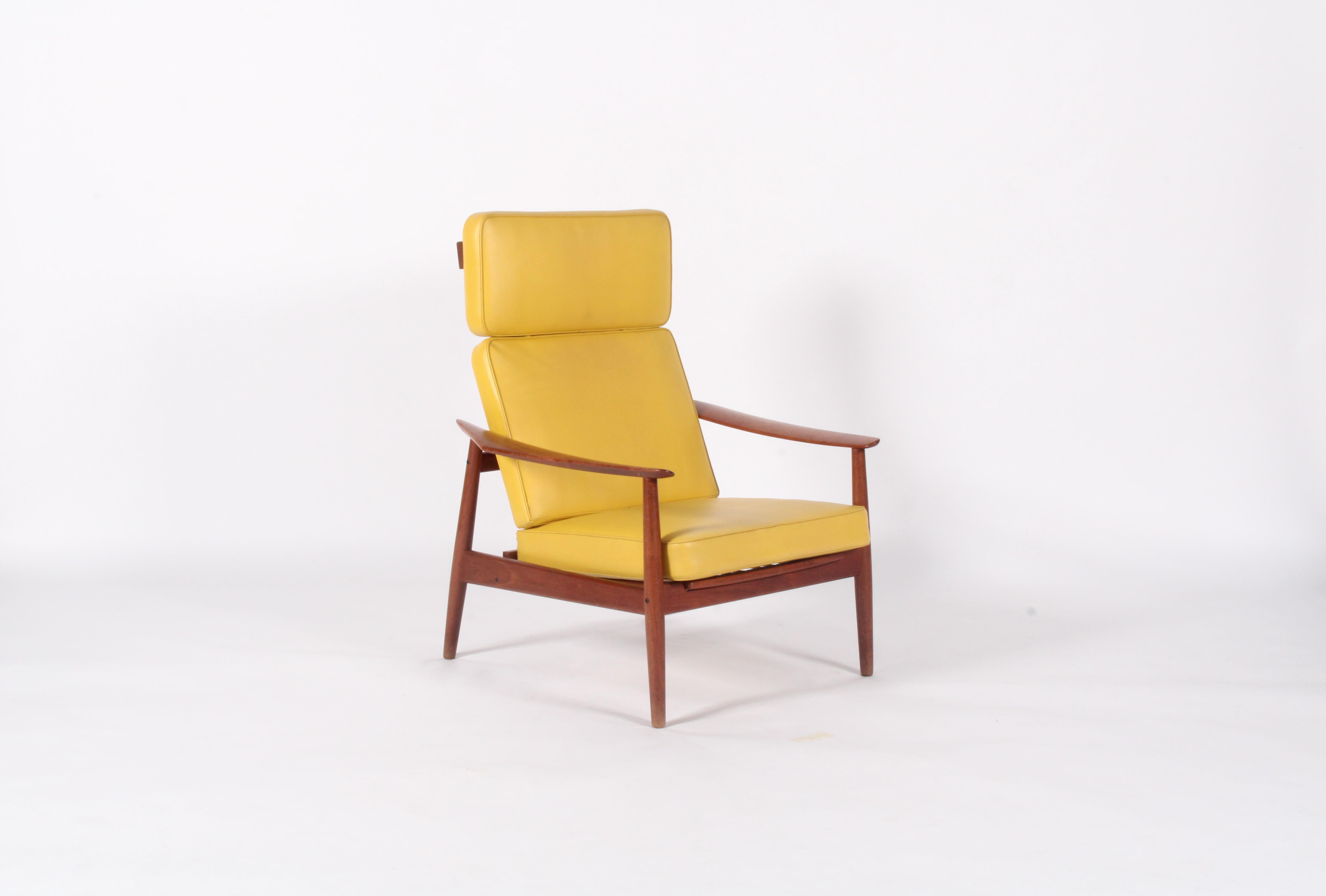 Timeless and elegant this wonderful original example of a model 164 armchair by the iconic Danish designer Arne Vodder is offered in superb untouched original condition. Collected worldwide, furniture designed by Arne Vodder is exhibited globally in
