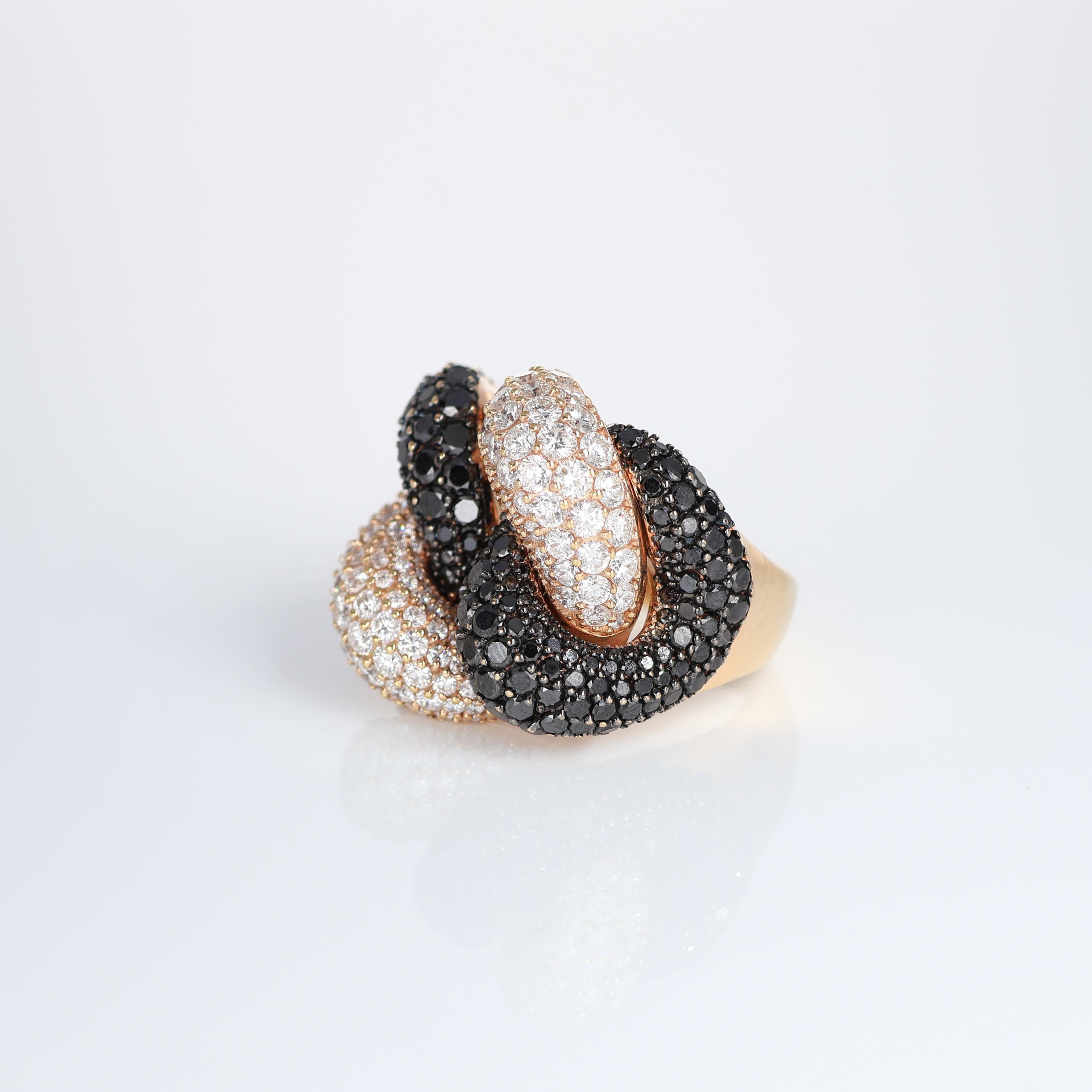 Iconico anello moderno in oro rosa con groumette e diamanti bianchi e neri da 7,87 carati in vendita 7
