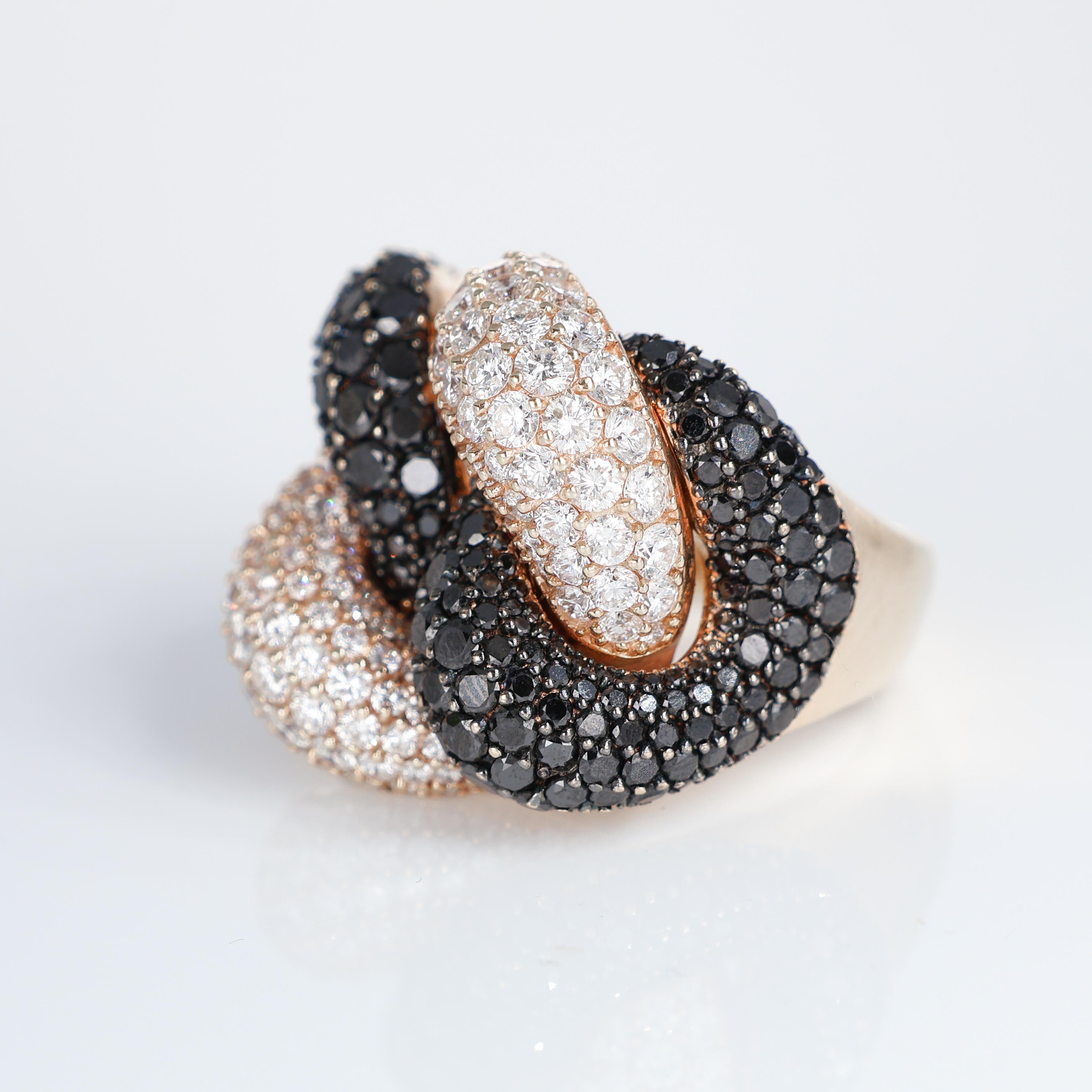 Iconico anello moderno in oro rosa con groumette e diamanti bianchi e neri da 7,87 carati in vendita 9