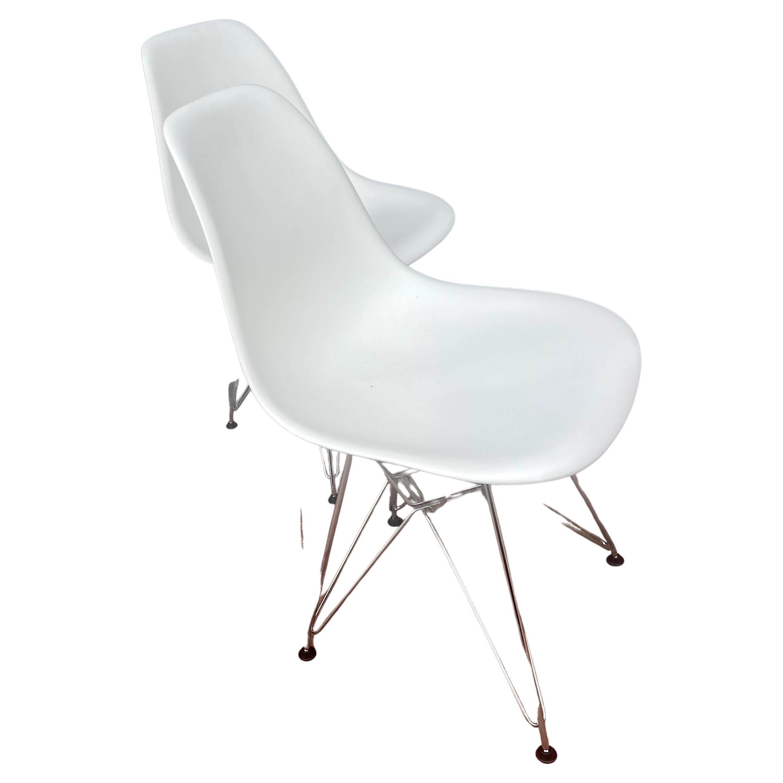 Mid-Century Modern Iconic Molded Plastic Chairs Designed by Charles Eames for Herman Miller 3 Avail