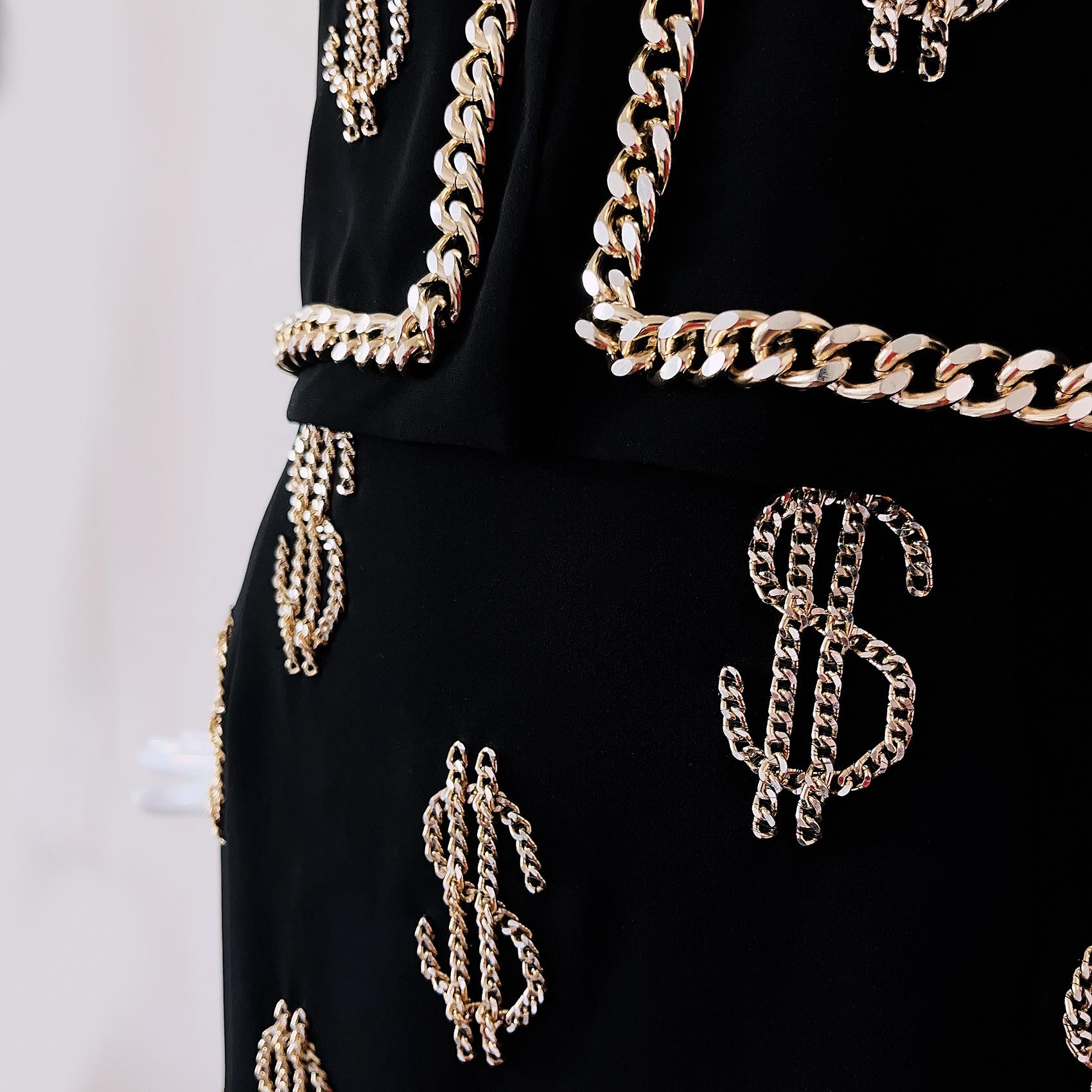 Iconique MOSCHINO Couture Dollar Sign Ensembe Black Dress Jacket Gold Chain Set  Pour femmes en vente