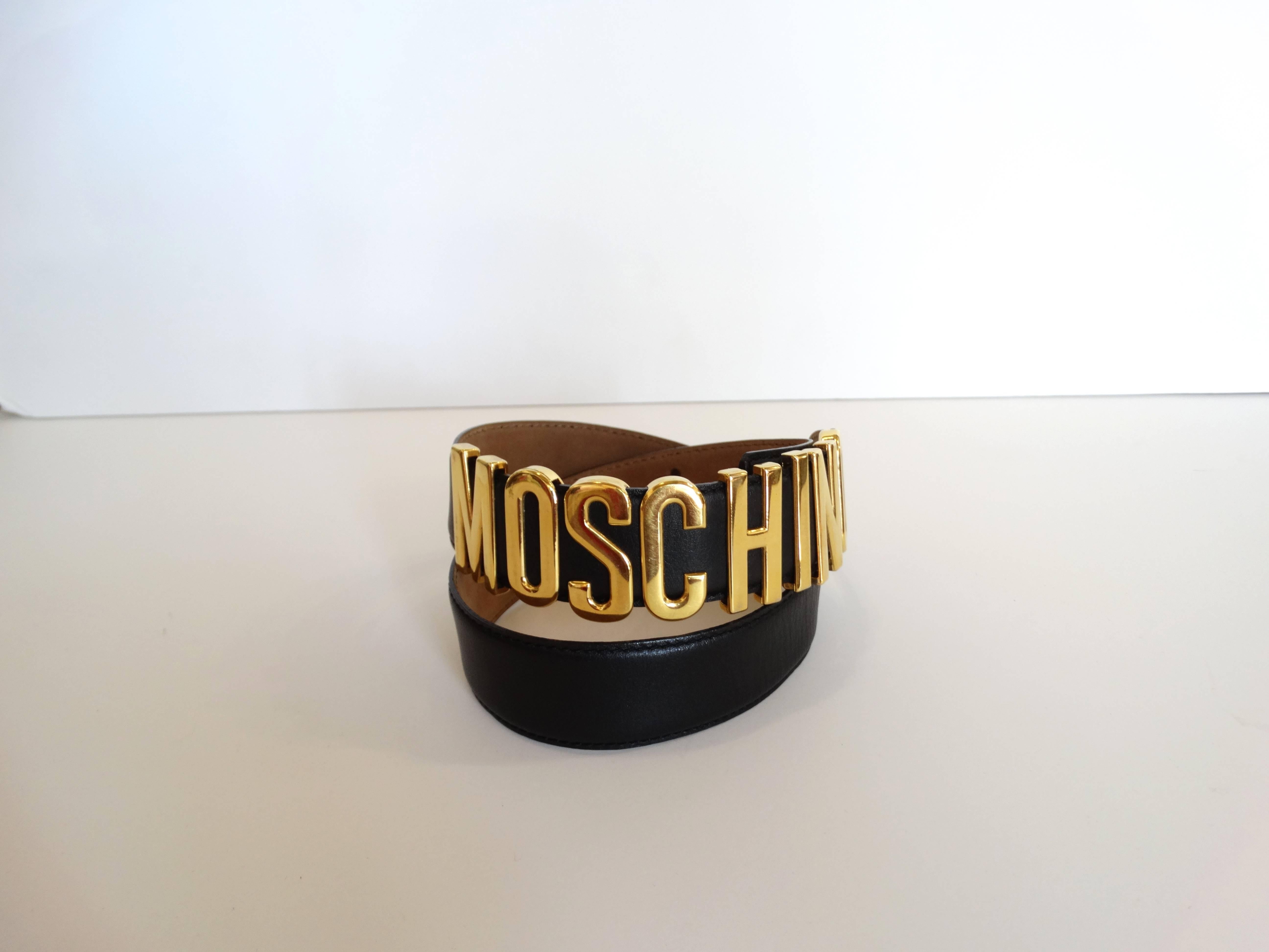 Ikonischer Moschino-Logo-Briefgürtel  im Zustand „Hervorragend“ im Angebot in Scottsdale, AZ