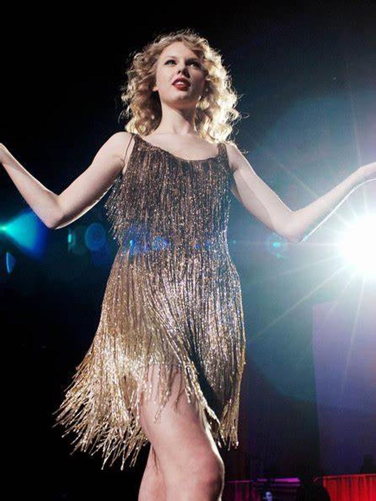 Iconic MUSEUM Roberto Cavalli Fringe Beaded Dress as seen on TAYLOR SWIFT  It. 40 at 1stDibs | roberto cavalli fringe dress, roberto cavalli gold  fringe dress, roberto cavalli beaded fringe dress