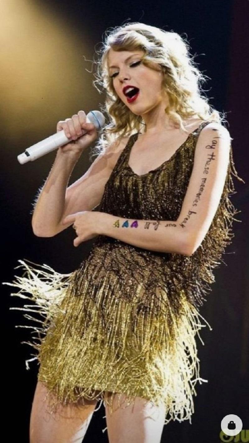 Iconic MUSEUM Roberto Cavalli Fringe Beaded Dress as seen on TAYLOR SWIFT It. 40 In Excellent Condition In Montgomery, TX