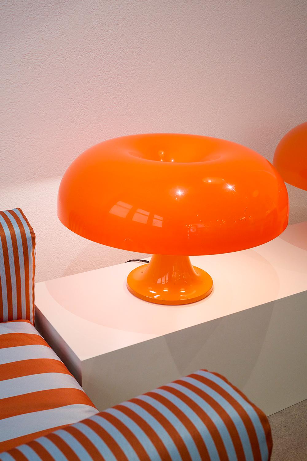 Ère spatiale Lampe Nesso iconique de Giancarlo Mattioli en vente