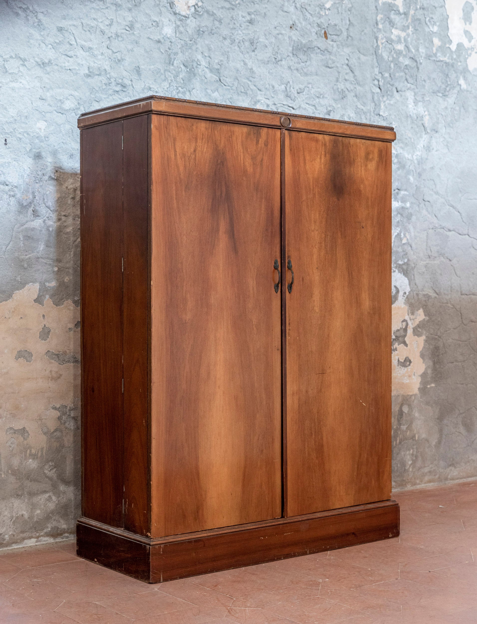 Elegant oak wood wardrobe by Compactom 
The two doors wardrobe has several compartments and shelves inside the right side while on the left side there is a coat hanger with its original wooden hangers and two compartments at the top. 
Excellent