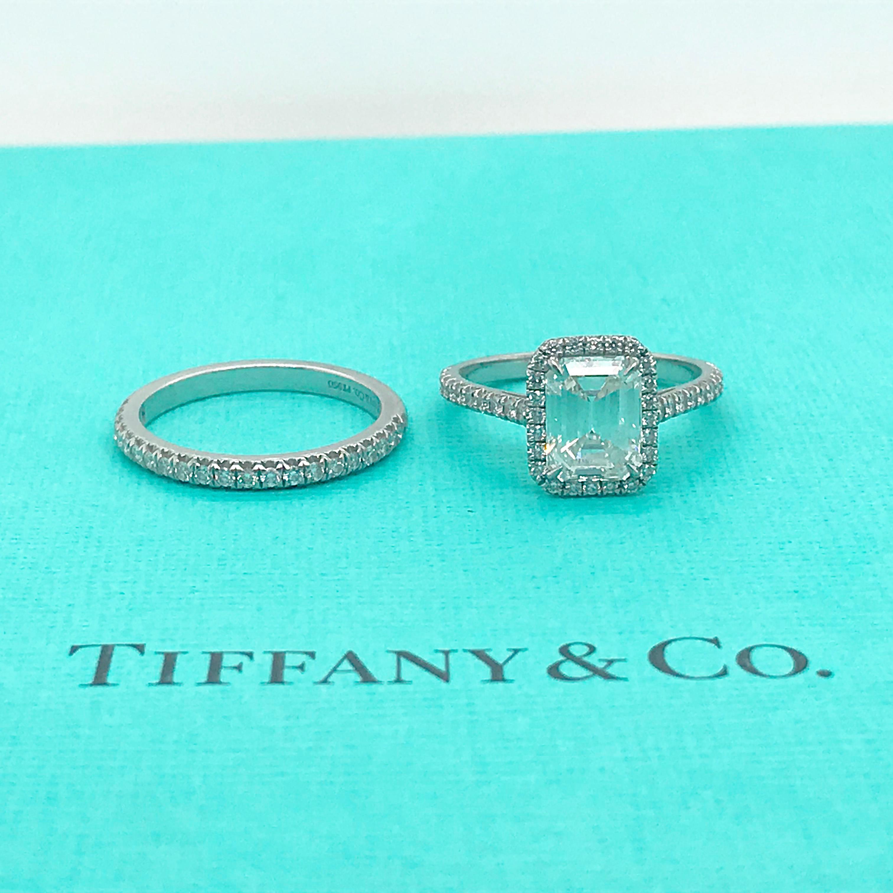 Iconic Original Tiffany & Co. Emerald Diamond Halo Platinum Ring 2 Carat 5