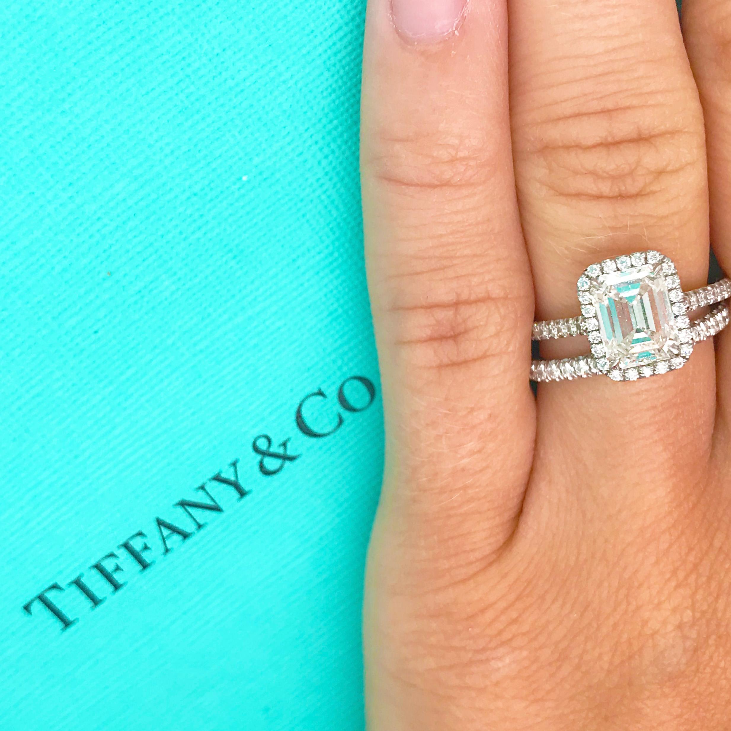 Iconic Original Tiffany & Co. Emerald Diamond Halo Platinum Ring 2 Carat 7