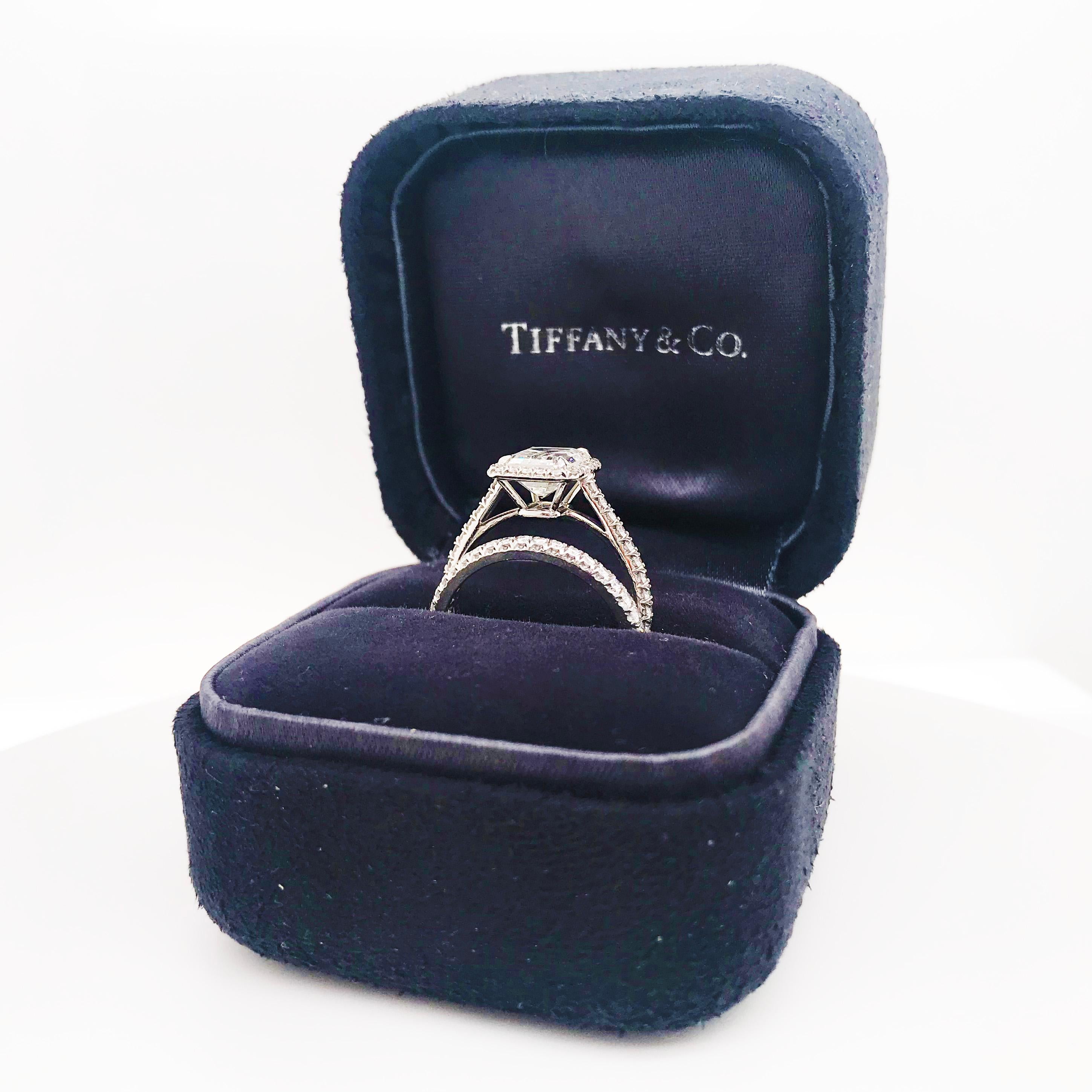Iconic Original Tiffany & Co. Emerald Diamond Halo Platinum Ring 2 Carat In Excellent Condition In Austin, TX