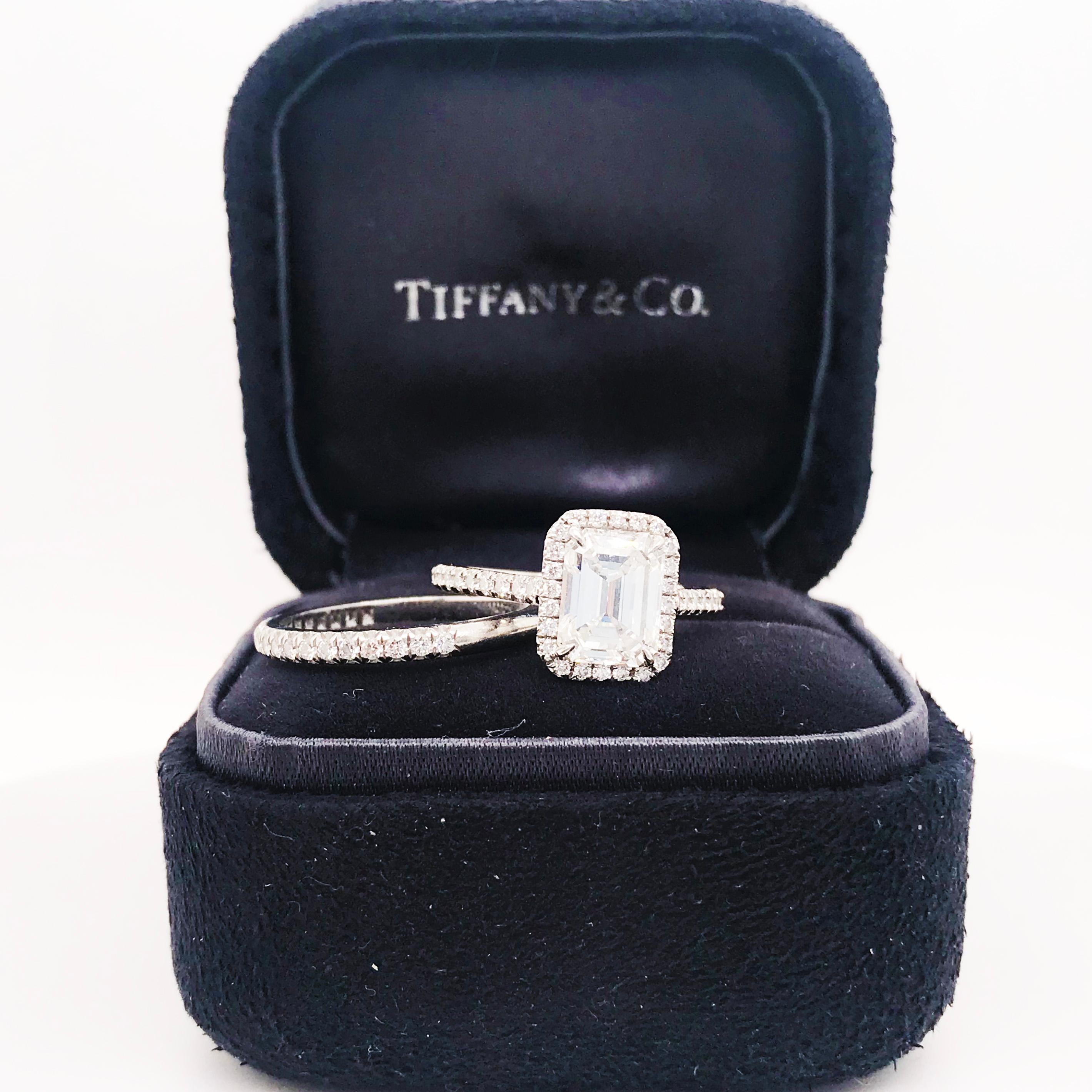 Women's Iconic Original Tiffany & Co. Emerald Diamond Halo Platinum Ring 2 Carat