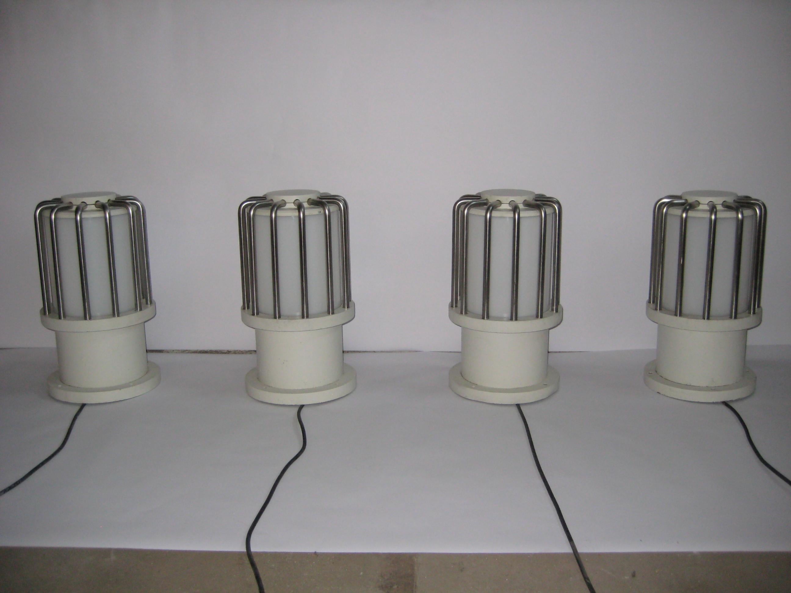 this iconic robust outside lamp of DZ licht GmbH is made of aluminium painted in textured paint, RSV grid, diffuser in Polycarbonate. gives very warm 360 degrees light distribution. 
We have a set of 5 items in stock.  This light is no longer in