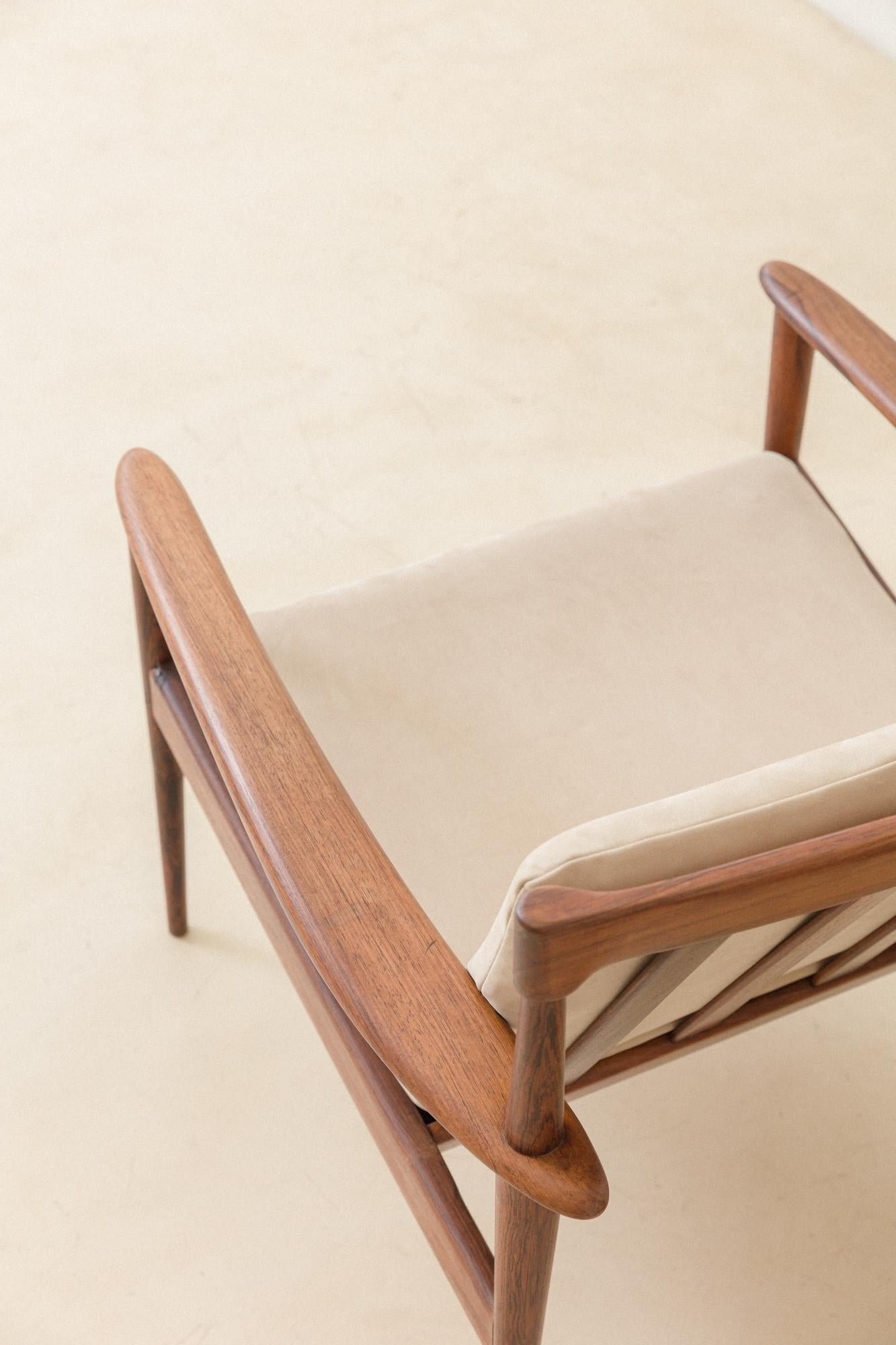 Paire de fauteuils emblématiques de Rino Levi, vers 1950, design brésilien du milieu du siècle dernier en vente 5