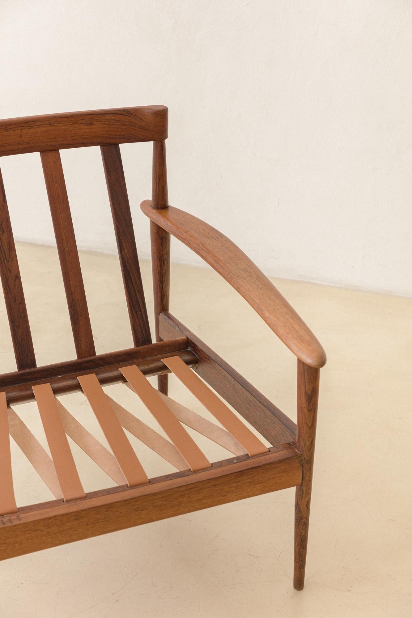 Brésilien Paire de fauteuils emblématiques de Rino Levi, vers 1950, design brésilien du milieu du siècle dernier en vente