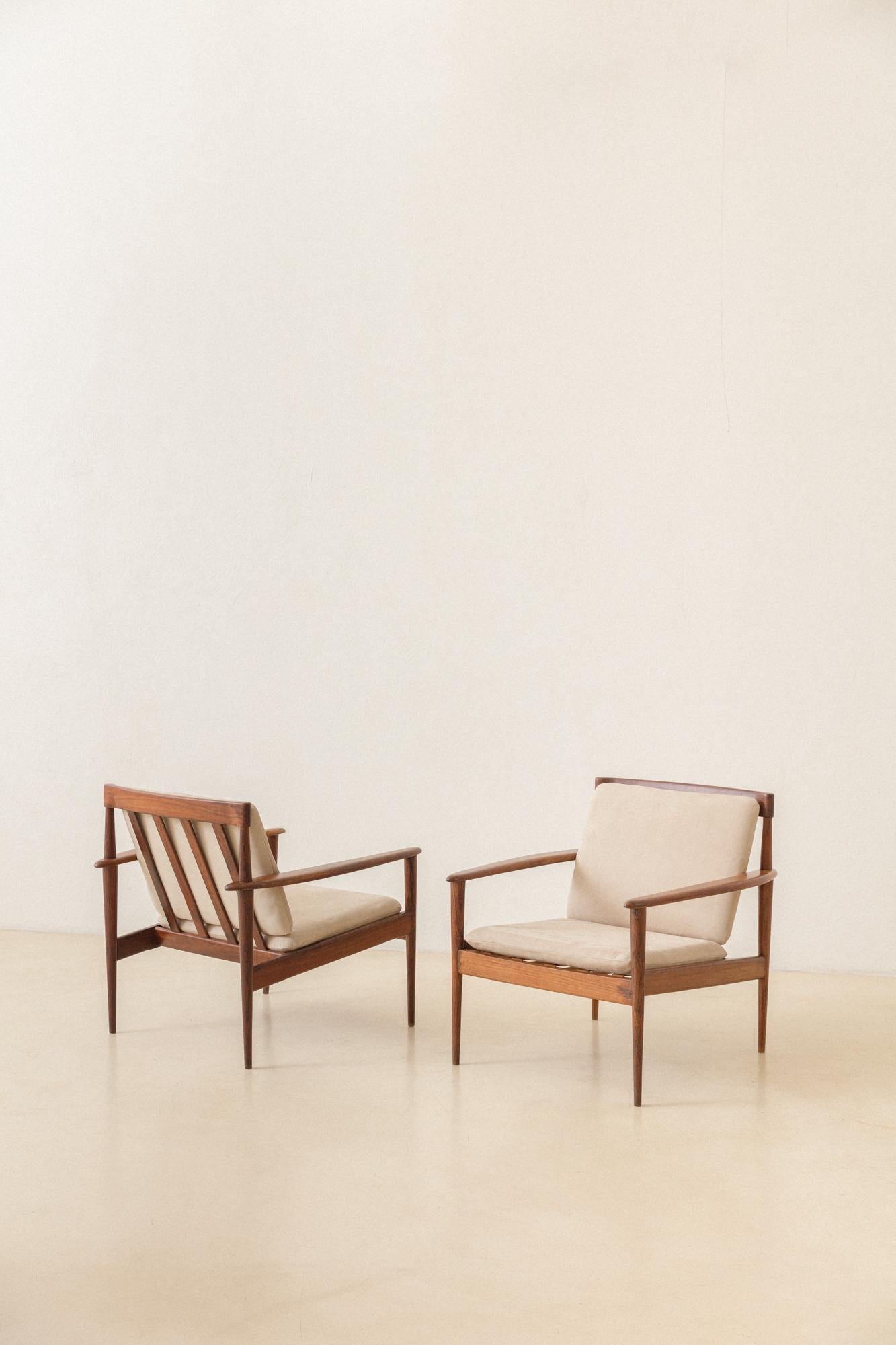 Paire de fauteuils emblématiques de Rino Levi, vers 1950, design brésilien du milieu du siècle dernier Bon état - En vente à New York, NY