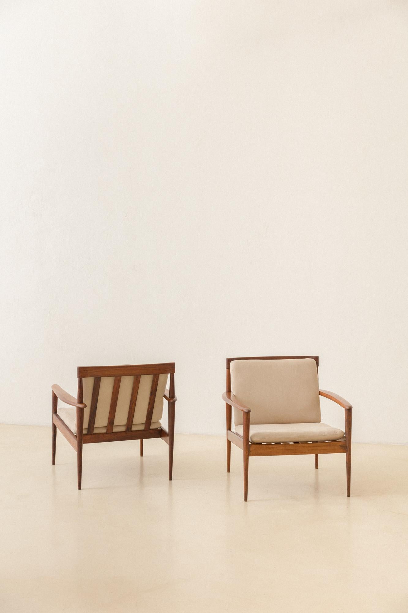 Milieu du XXe siècle Paire de fauteuils emblématiques de Rino Levi, vers 1950, design brésilien du milieu du siècle dernier en vente