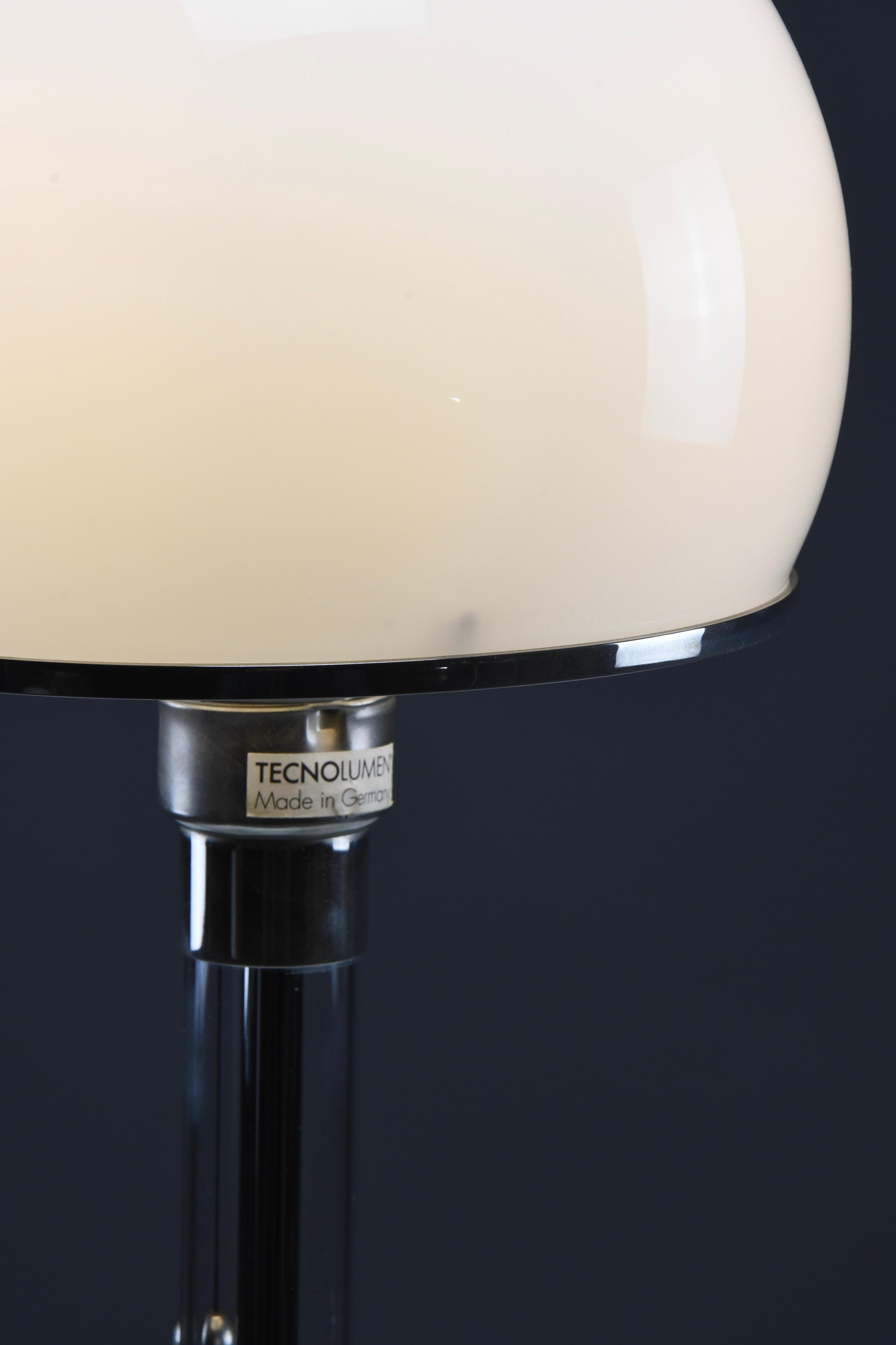 Iconic Pair of Bauhaus WG24 Table Lamps by Prof. Wilhelm Wagenfeld For Sale 7