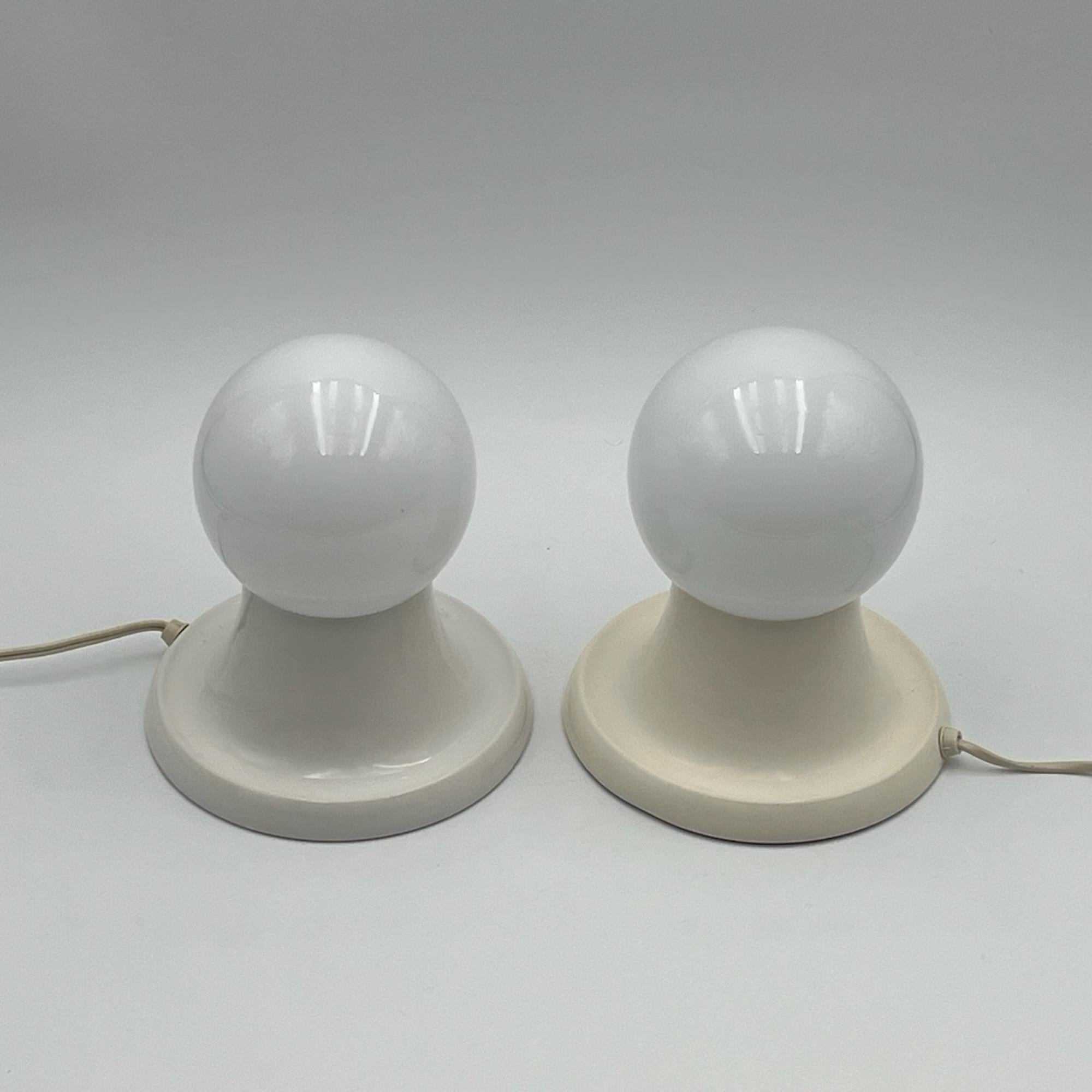 Ikonisches Paar FLOS-Tischlampen „Light Ball“ Castiglioni Design, 1960er Jahre im Zustand „Gut“ im Angebot in San Benedetto Del Tronto, IT