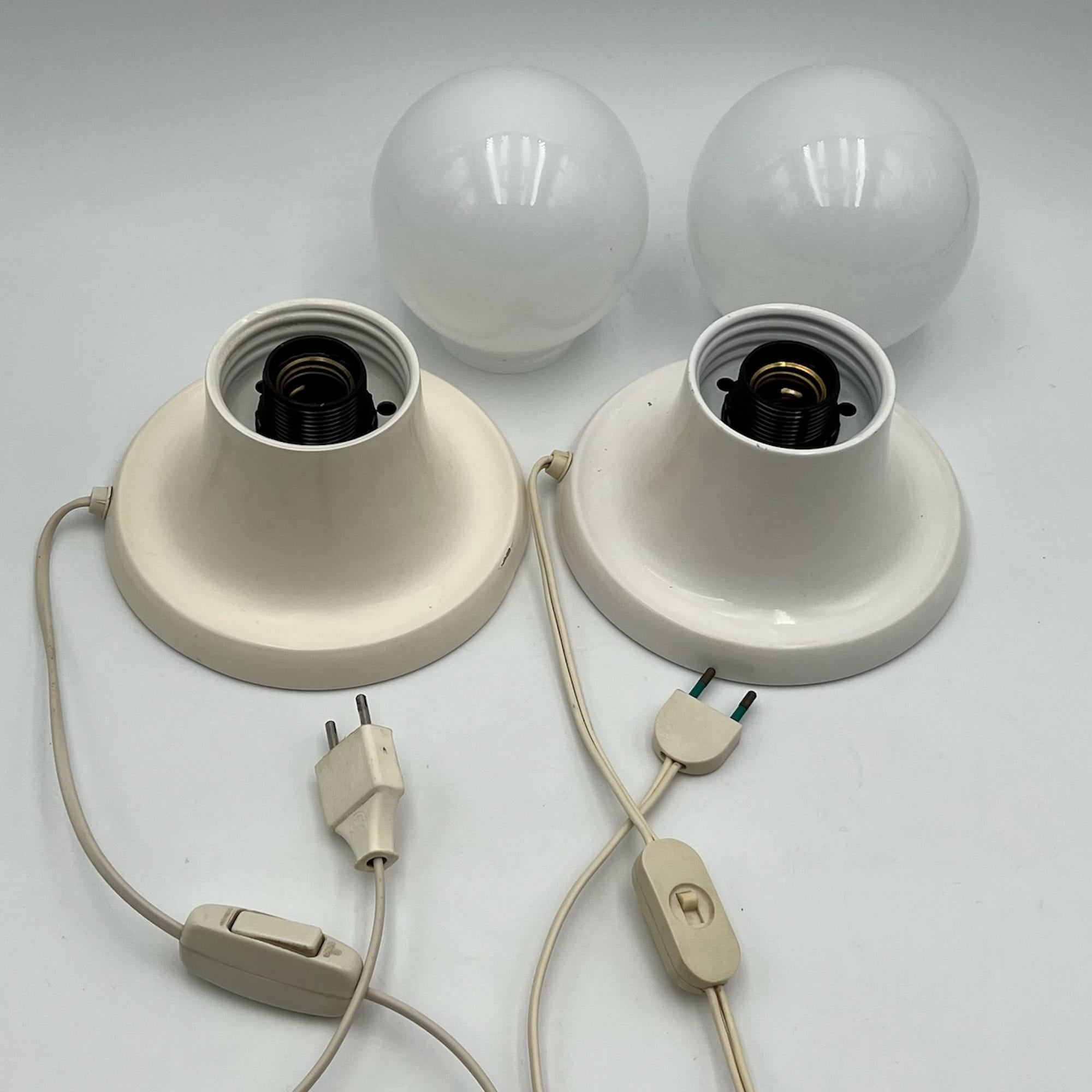 Ikonisches Paar FLOS-Tischlampen „Light Ball“ Castiglioni Design, 1960er Jahre (Metall) im Angebot