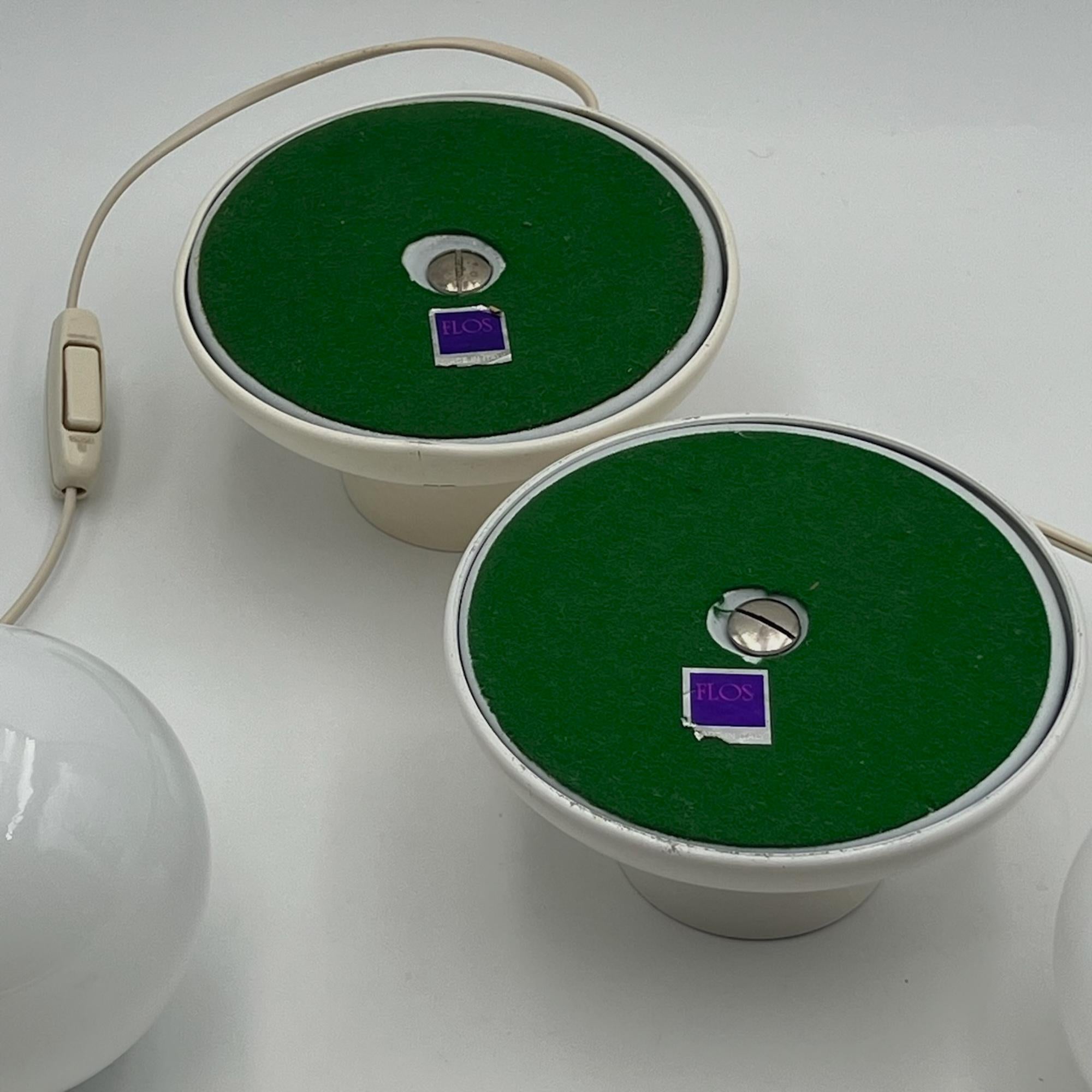Ikonisches Paar FLOS-Tischlampen „Light Ball“ Castiglioni Design, 1960er Jahre im Angebot 1