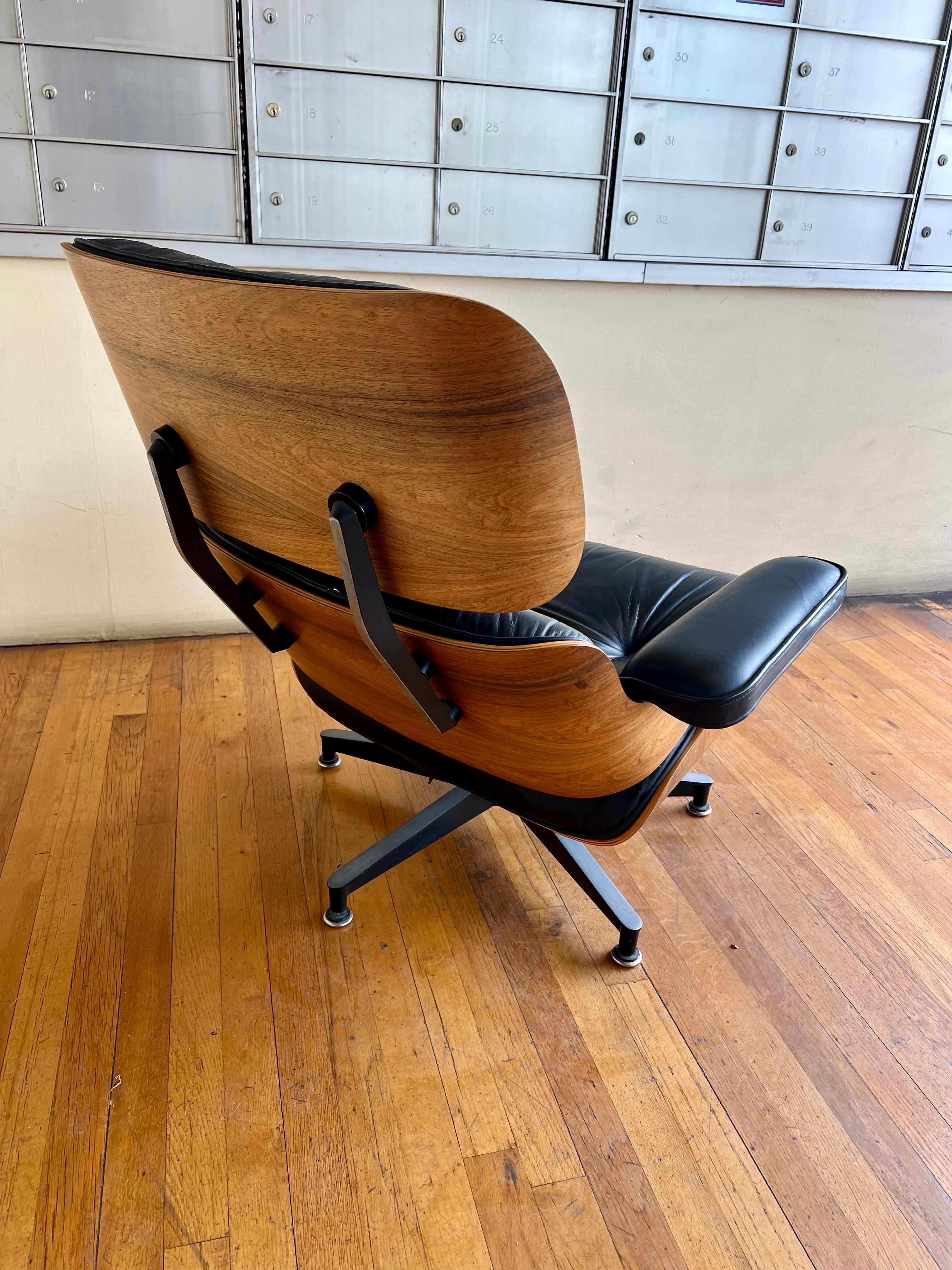  Herman Miller Eames Rosewood & Leather Lounge Chair In Good Condition In San Diego, CA