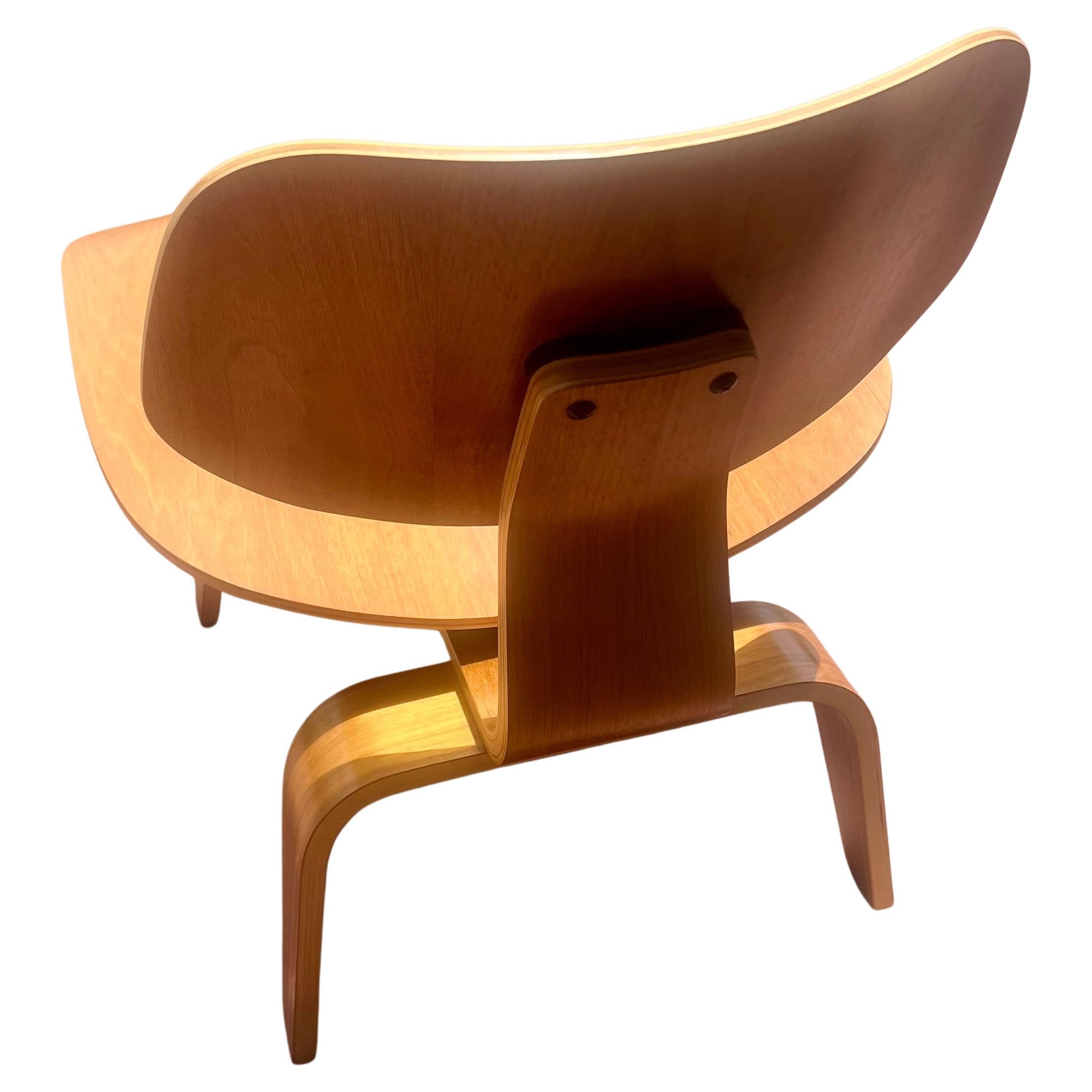 American Iconic Pair of LCW Chairs Designed by Charles Eames for Herman Miller