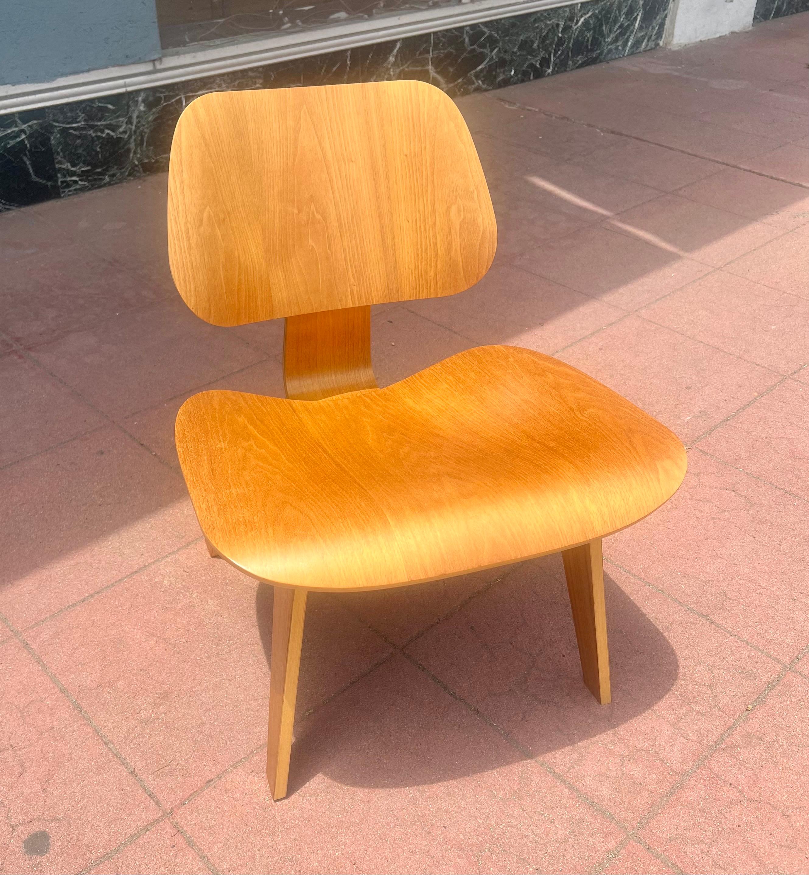 20th Century Iconic Pair of LCW Chairs Designed by Charles Eames for Herman Miller