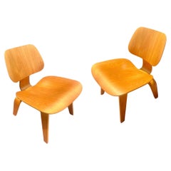 Ikonisches Paar LCW-Stühle, entworfen von Charles Eames für Herman Miller