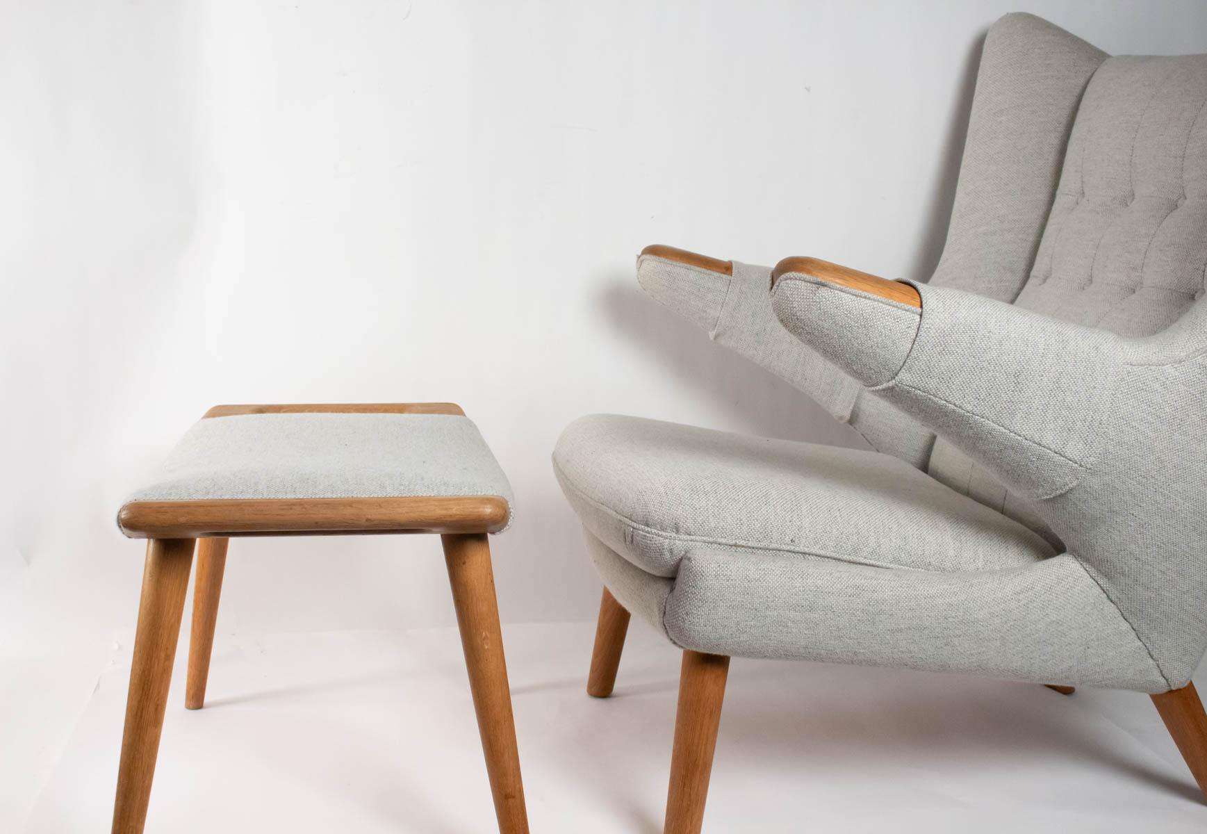 Iconic Papa Bear Armchair with Matching Ottoman, Denmark, Hans Wegner, 1960s In Excellent Condition In Saint-Ouen, FR