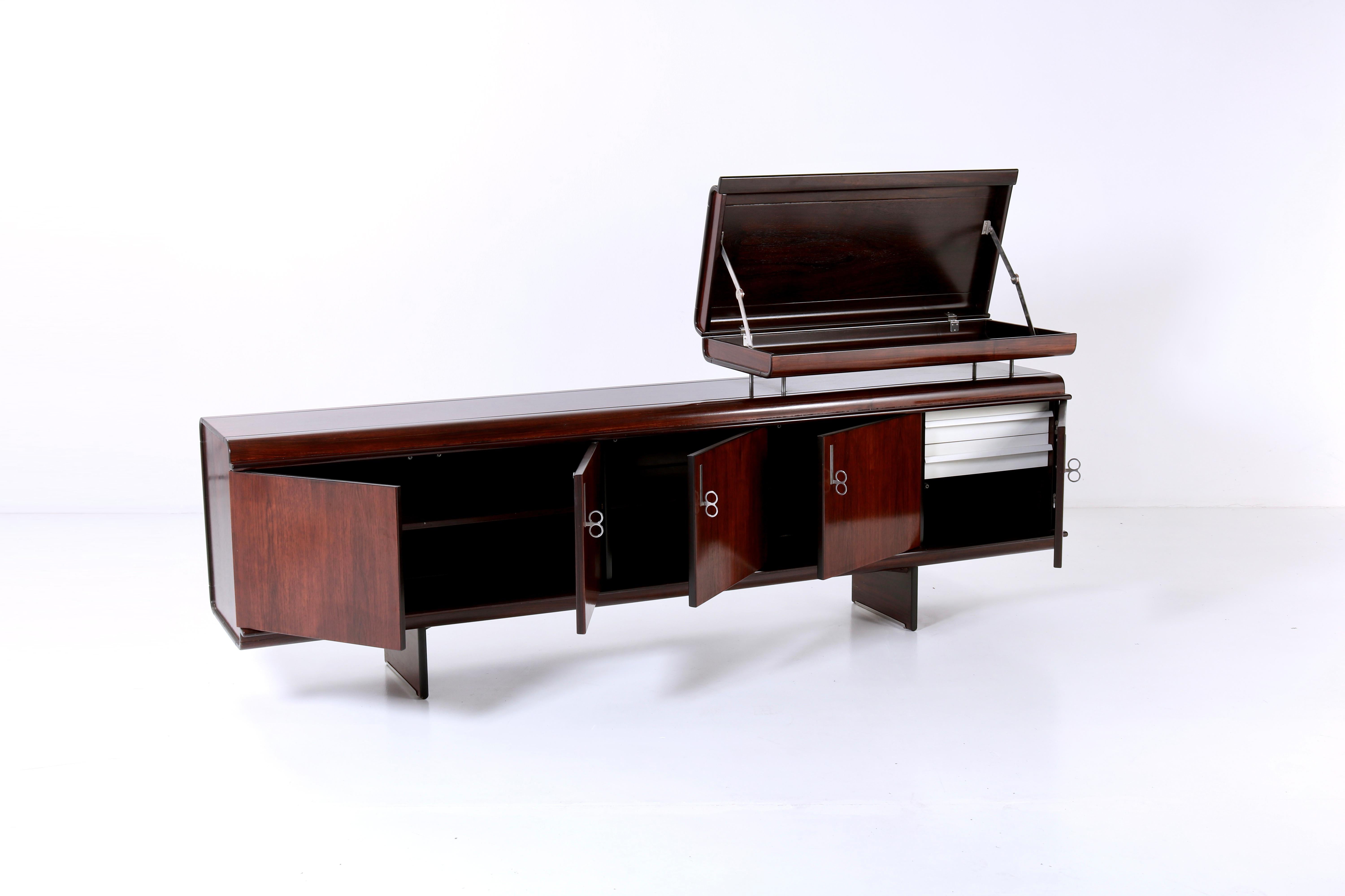 Iconic Pellicano Sideboard by Introini for Saporiti, Mid-Century Italian Design  In Good Condition For Sale In Milan, IT