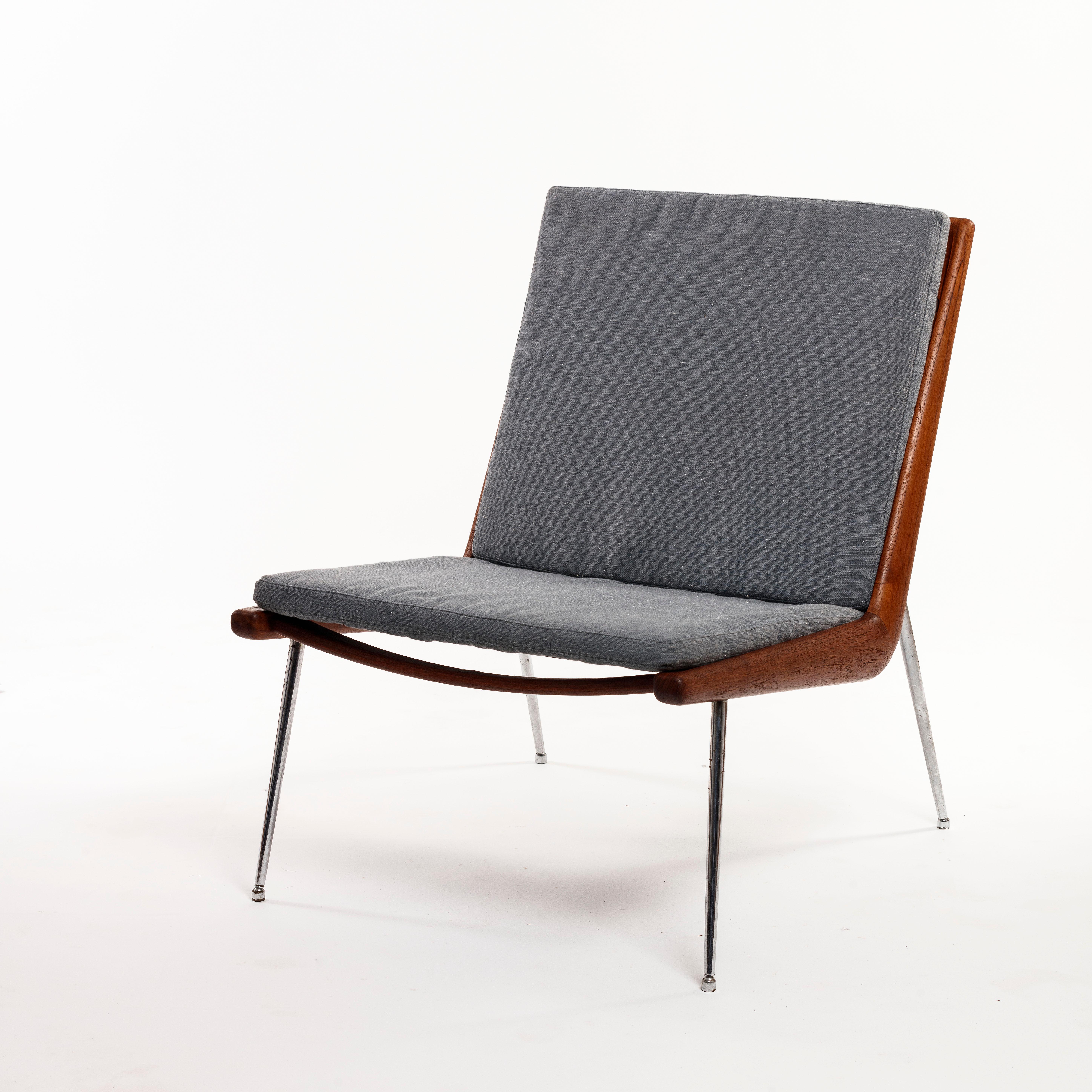 Designed by Peter Hvidt (1916-1986) and Orla Mølgaard Nielsen (1907-1993) were Danish architects and furniture designers, true pioneers of Danish mid-century design and the founders of Copenhagen-based firm Hvidt & Mølgaard.
Among their production,