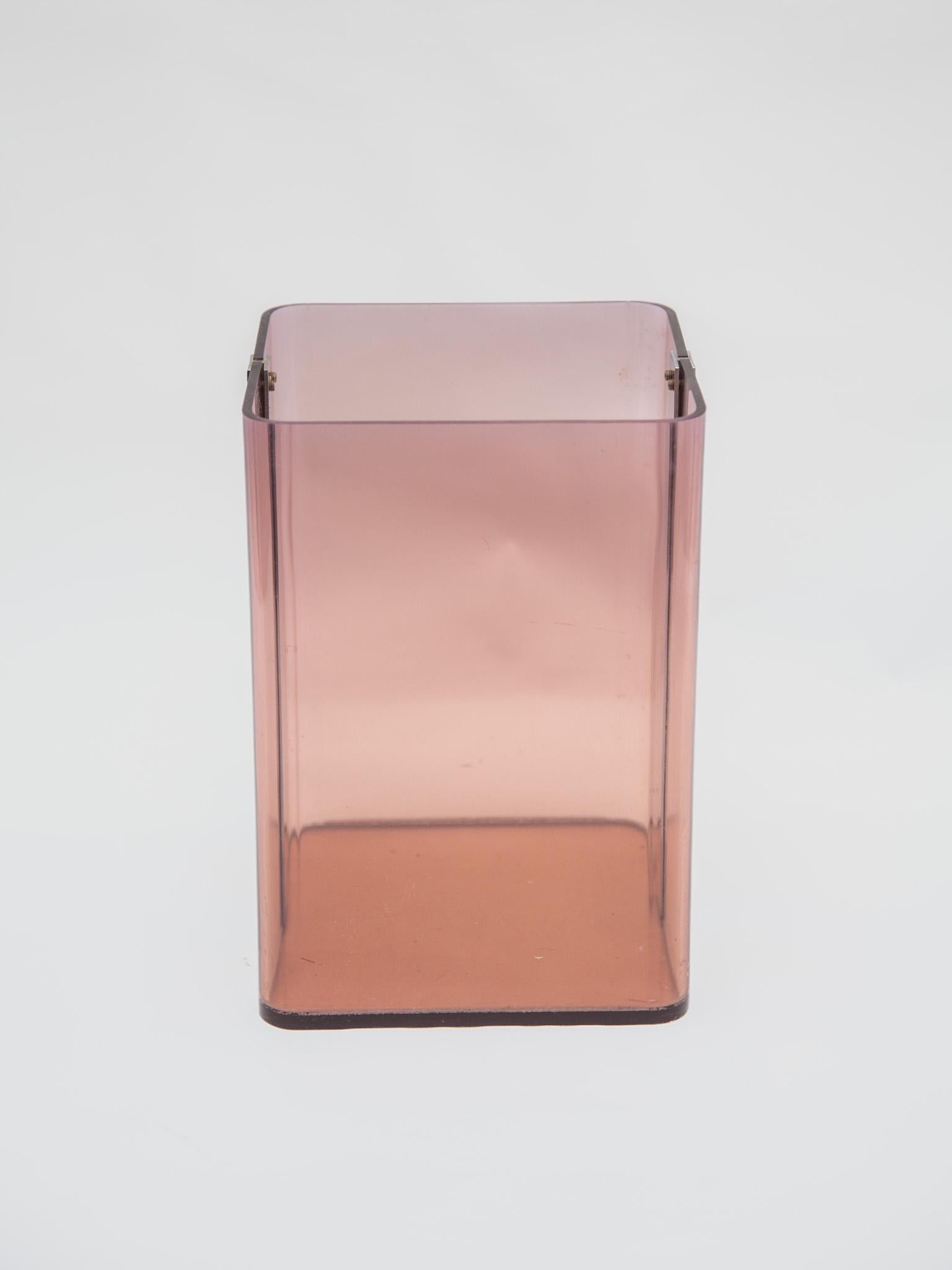 Very nice waste basket or office trash can in smoked plexiglass and chromed metal. Iconic piece created by Michel Dumas and produced by Roche Bobois in the 1970s.
Trash in excellent condition, no cracks or chips, a few micro scratches from use,