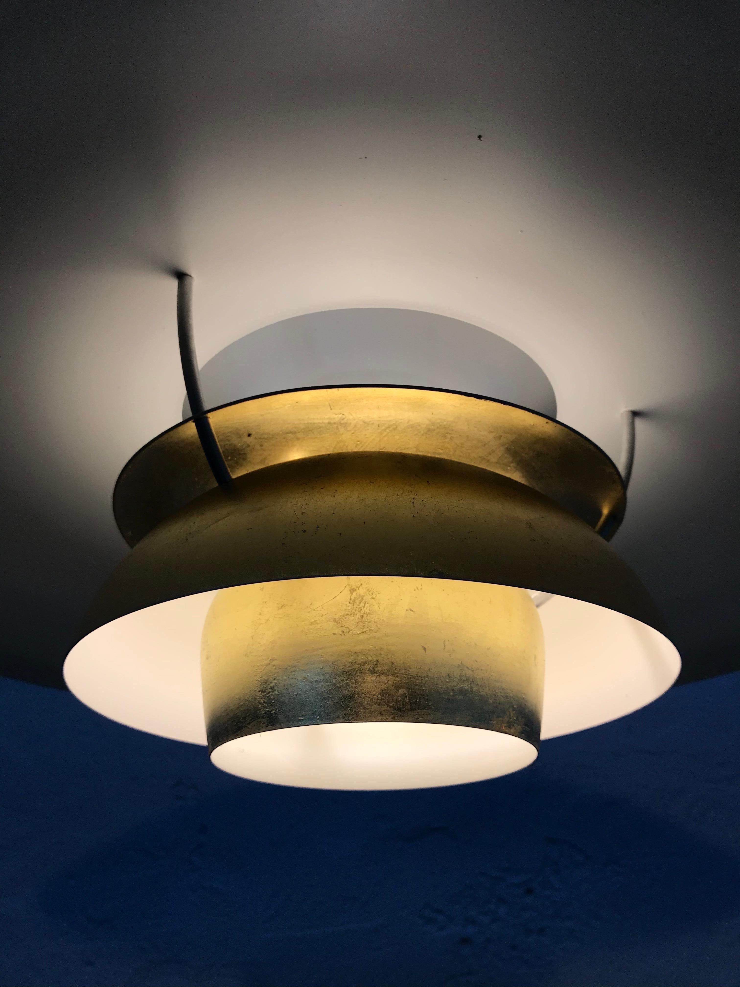 Iconic Poul Henningsen PH 5 Chandelier Pendant Lamp in 24-Carat Gold Leaf In Good Condition In Søborg, DK