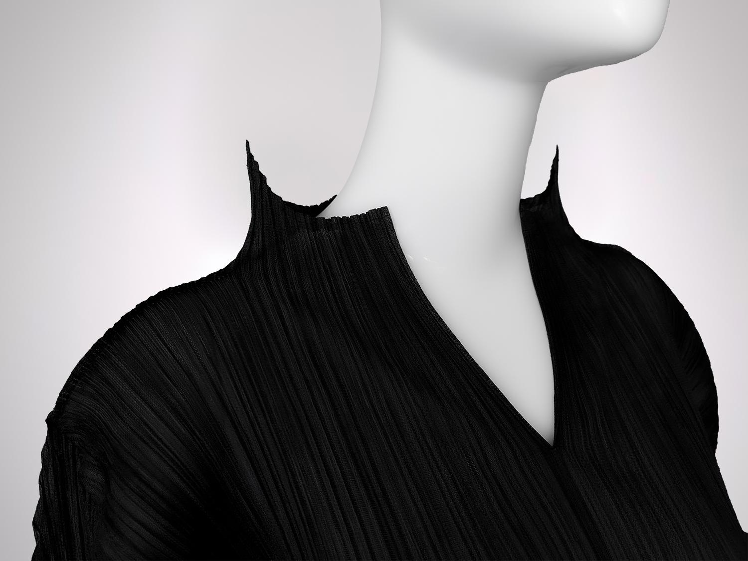 Iconico Raro ISSEY MIYAKE PLEATS Please Scorpio Dress Nero Scultoreo Drammatico in vendita 1