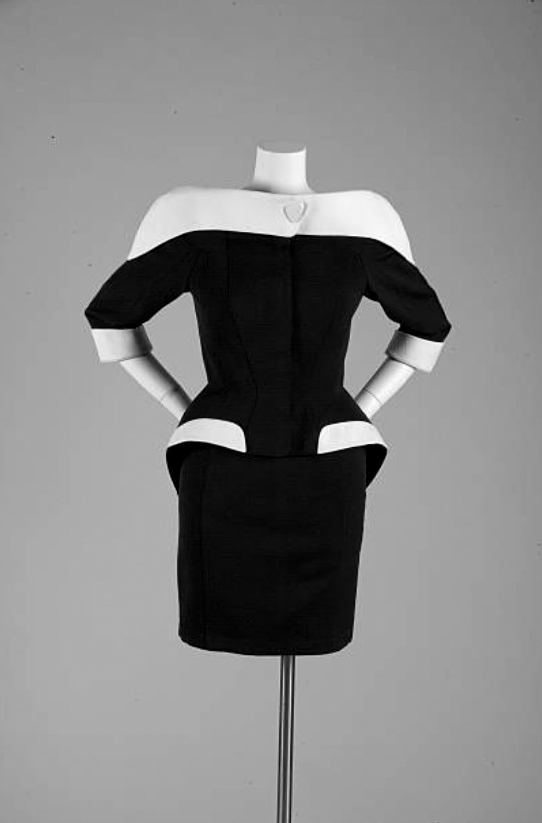 Iconic Rare Thierry Mugler SS 1996 Museum Black White In Good Condition In Berlin, BE