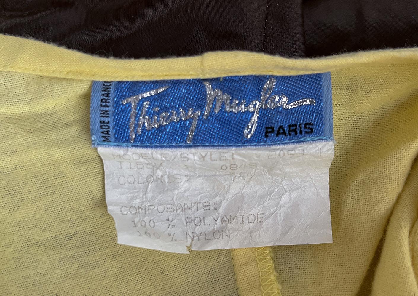 Iconico e raro vinile drammatico Thierry Mugler Autunno/Inverno 1984  Coates in vendita 8