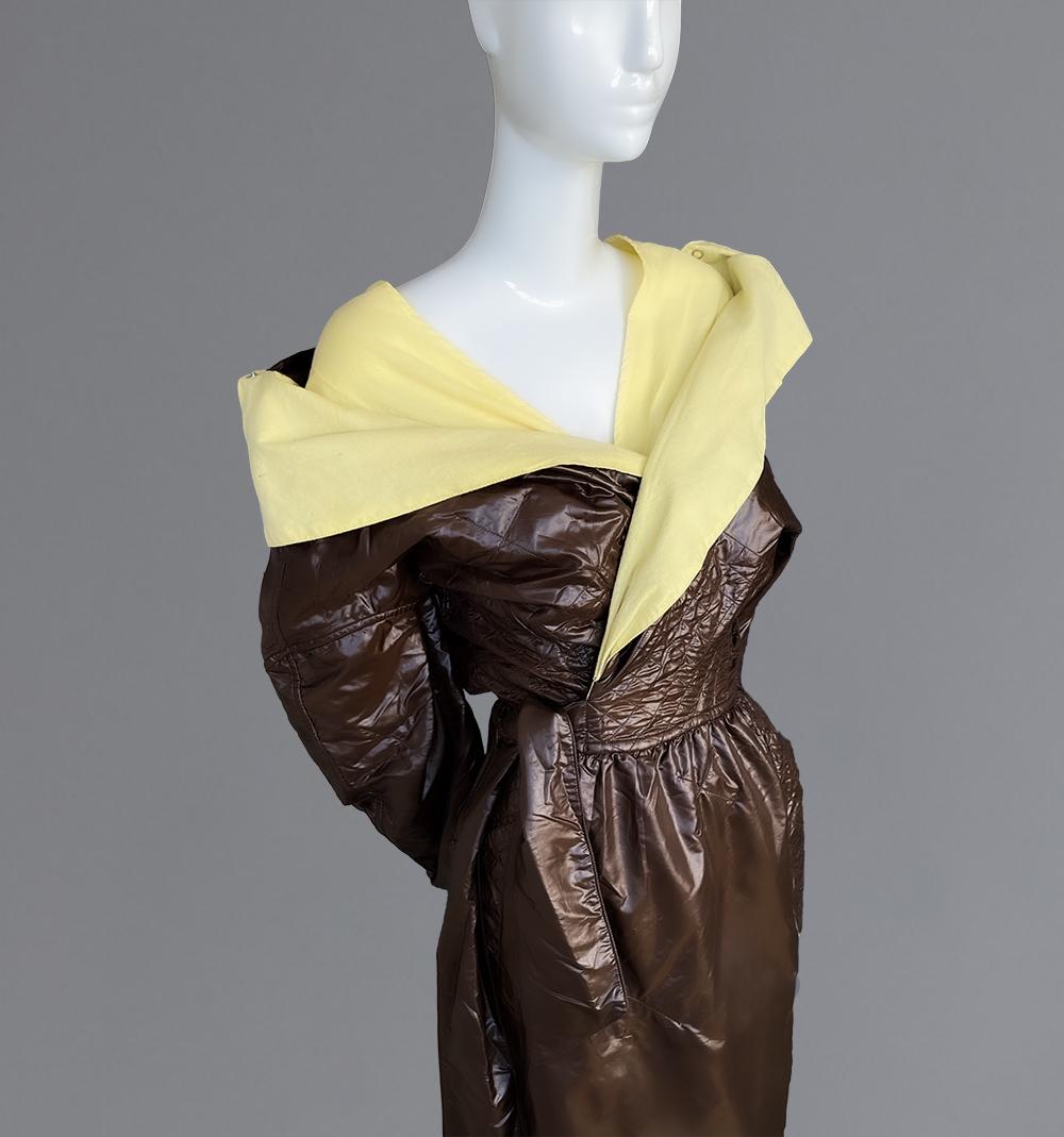 Nero Iconico e raro vinile drammatico Thierry Mugler Autunno/Inverno 1984  Coates in vendita