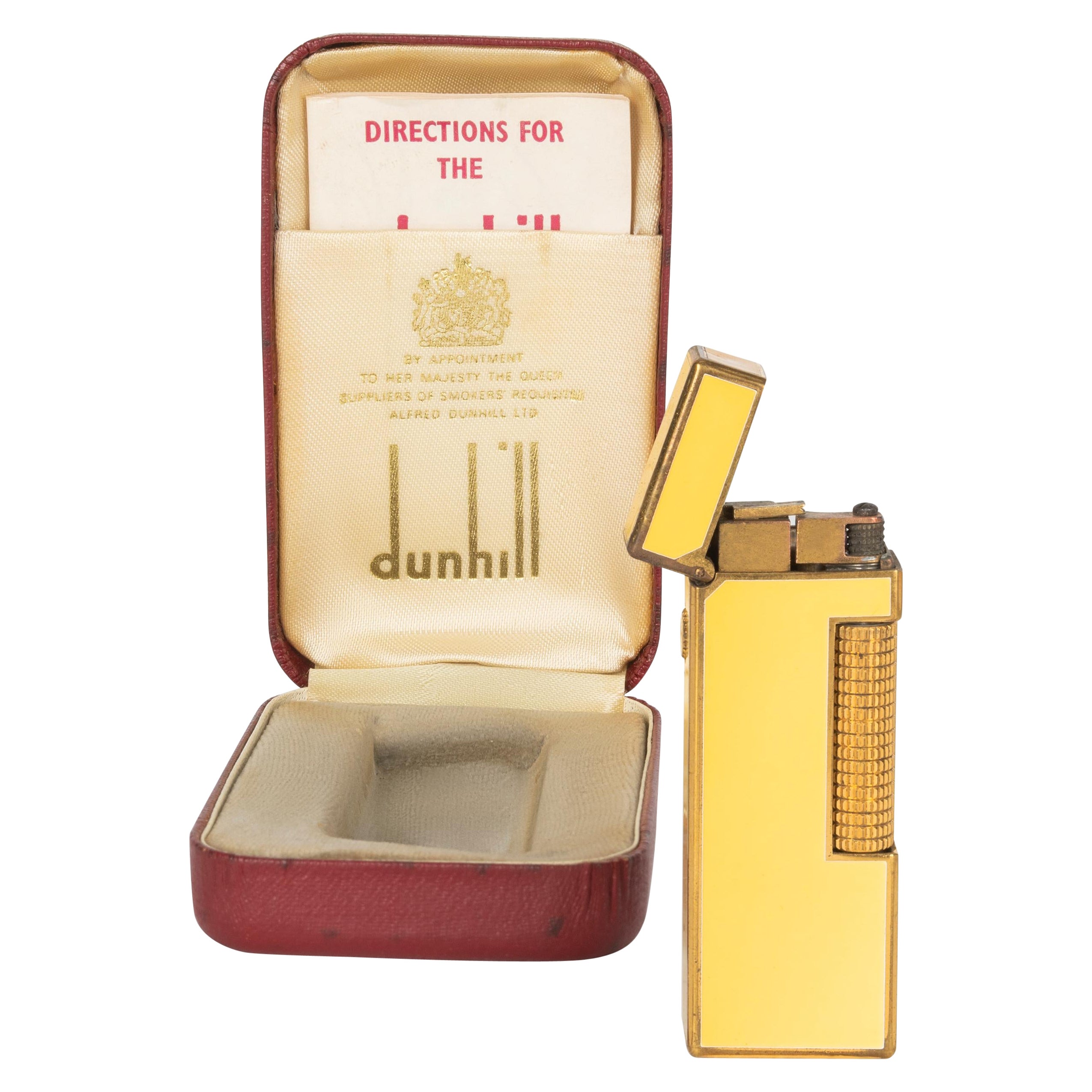 Dunhill briquet de fabrication suisse vintage en laque jaune avec étui d'origine en vente